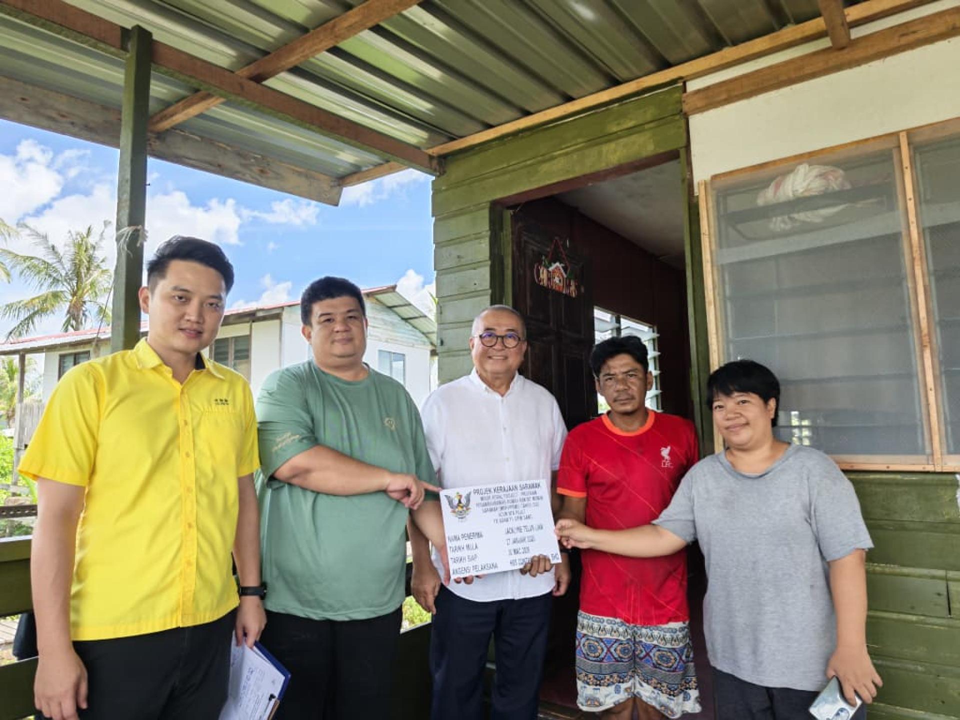 今日再有10户家庭顺利完成房屋维修工程并正式接收改善后的住家。