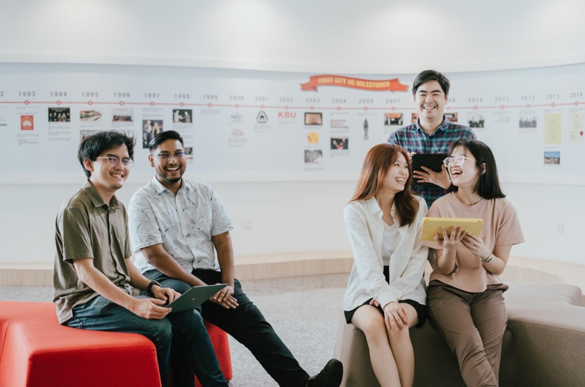 一个充满支持与鼓励的学习环境,帮助学生自信塑造并实现自己的未来。