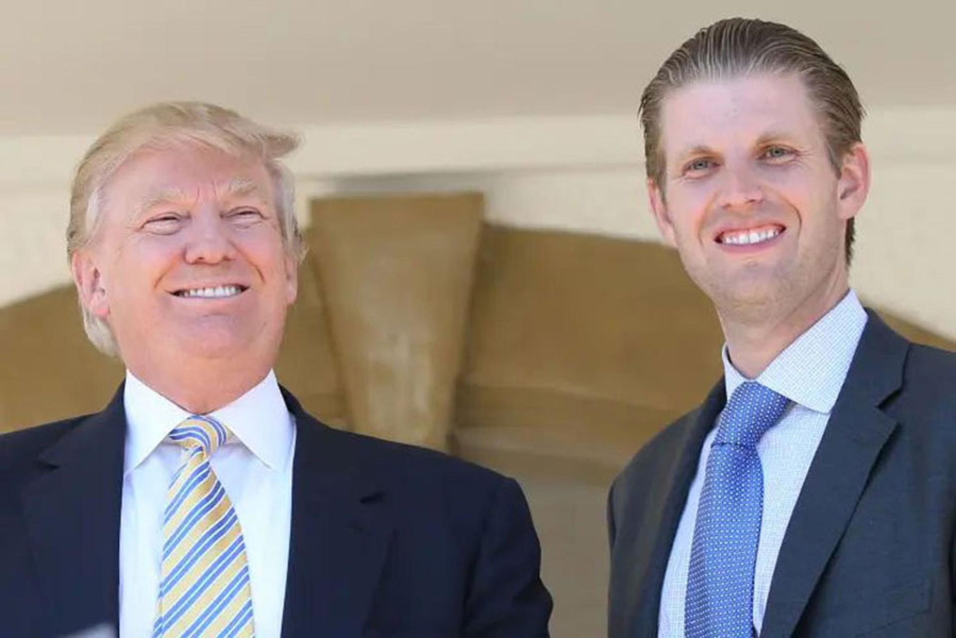 埃里克（右）将与特朗普（左）一同访华。