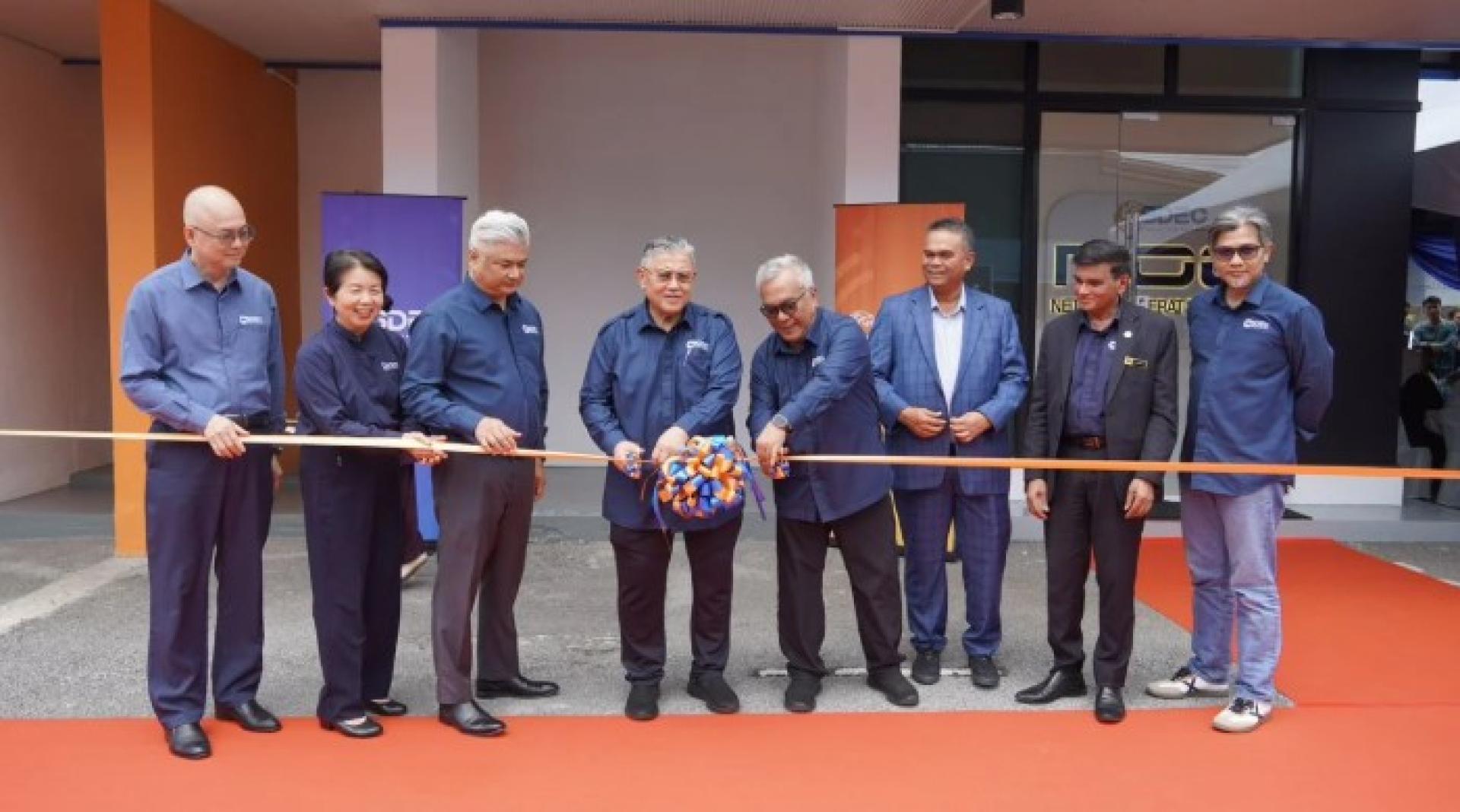 Mohamad Morshidi主持四项新设施启用仪式，嘉宾见证。