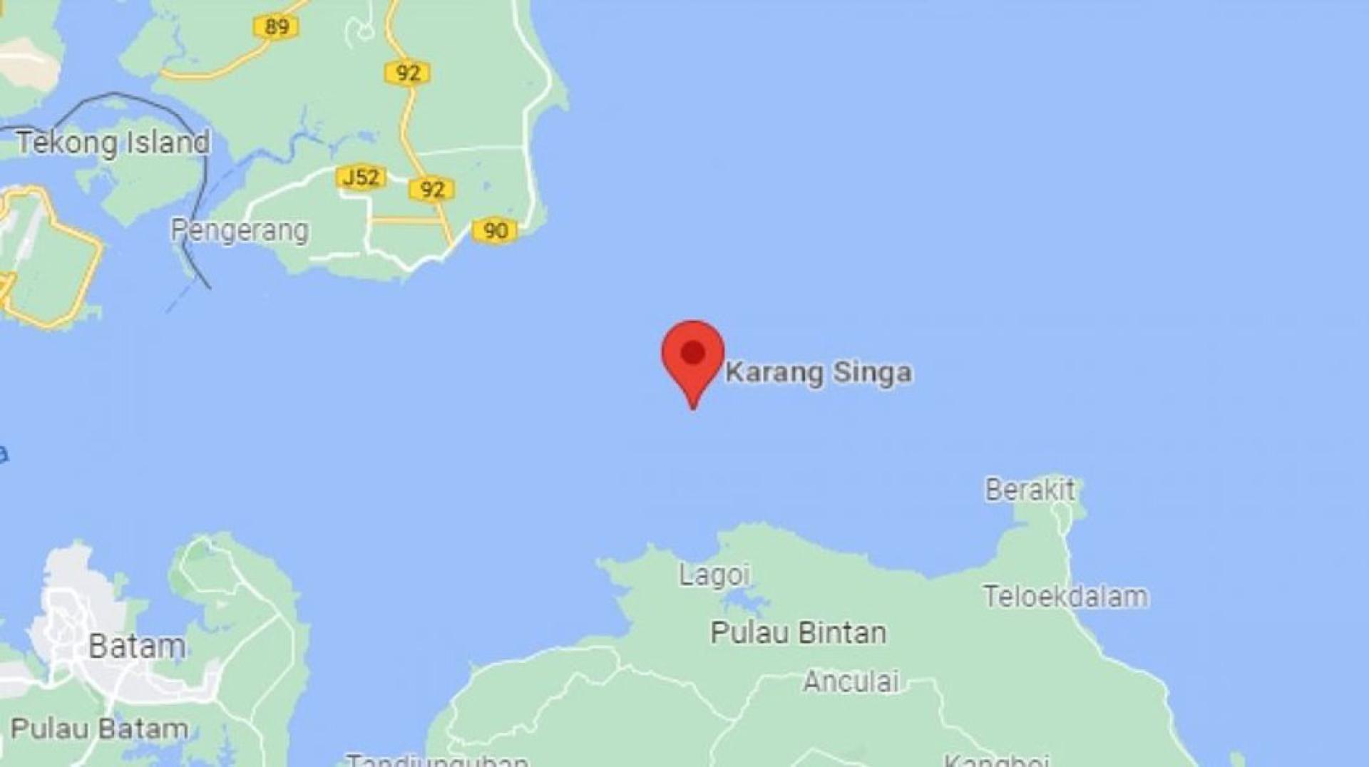 卡朗辛加又称卡特礁（红点位置），与马来西亚柔佛州和新加坡均相距不远，被印尼政府视为维护国家主权的重要象征。