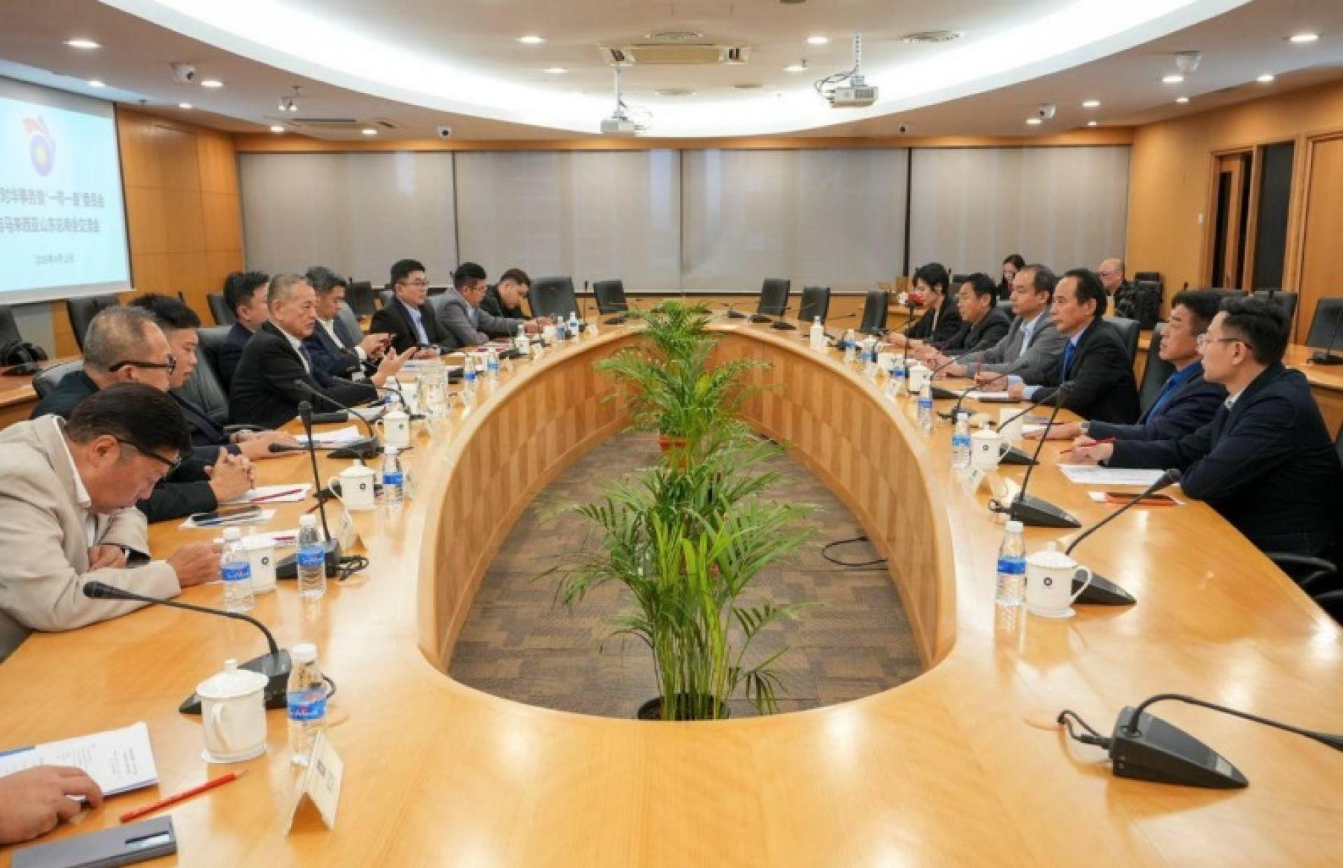 马华对华事务暨“一带一路”委员会与马来西亚山东总商会举行交流会，双方就经贸 合作展开深入交流。