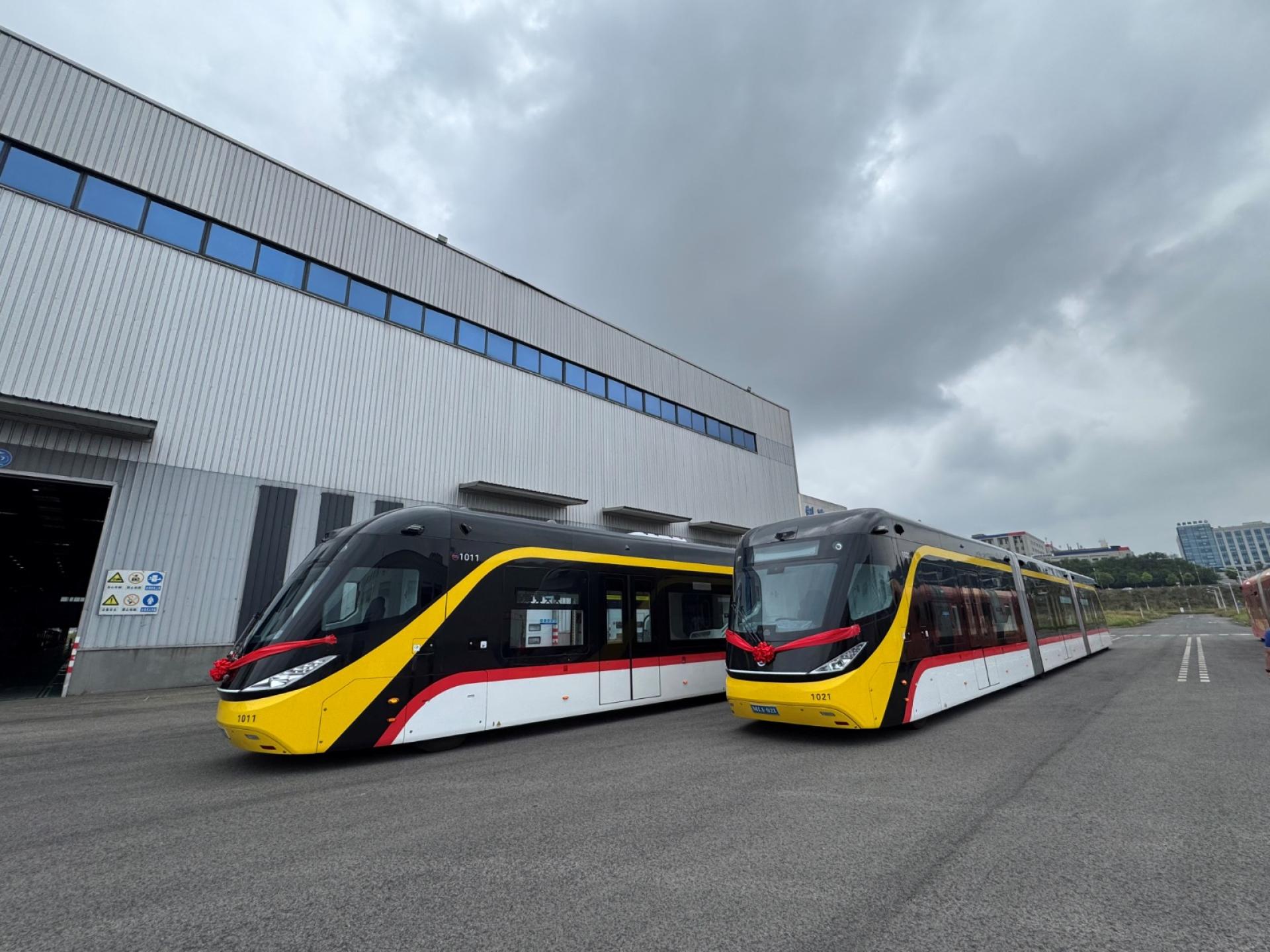 首两列智轨列车即将运往古晋。