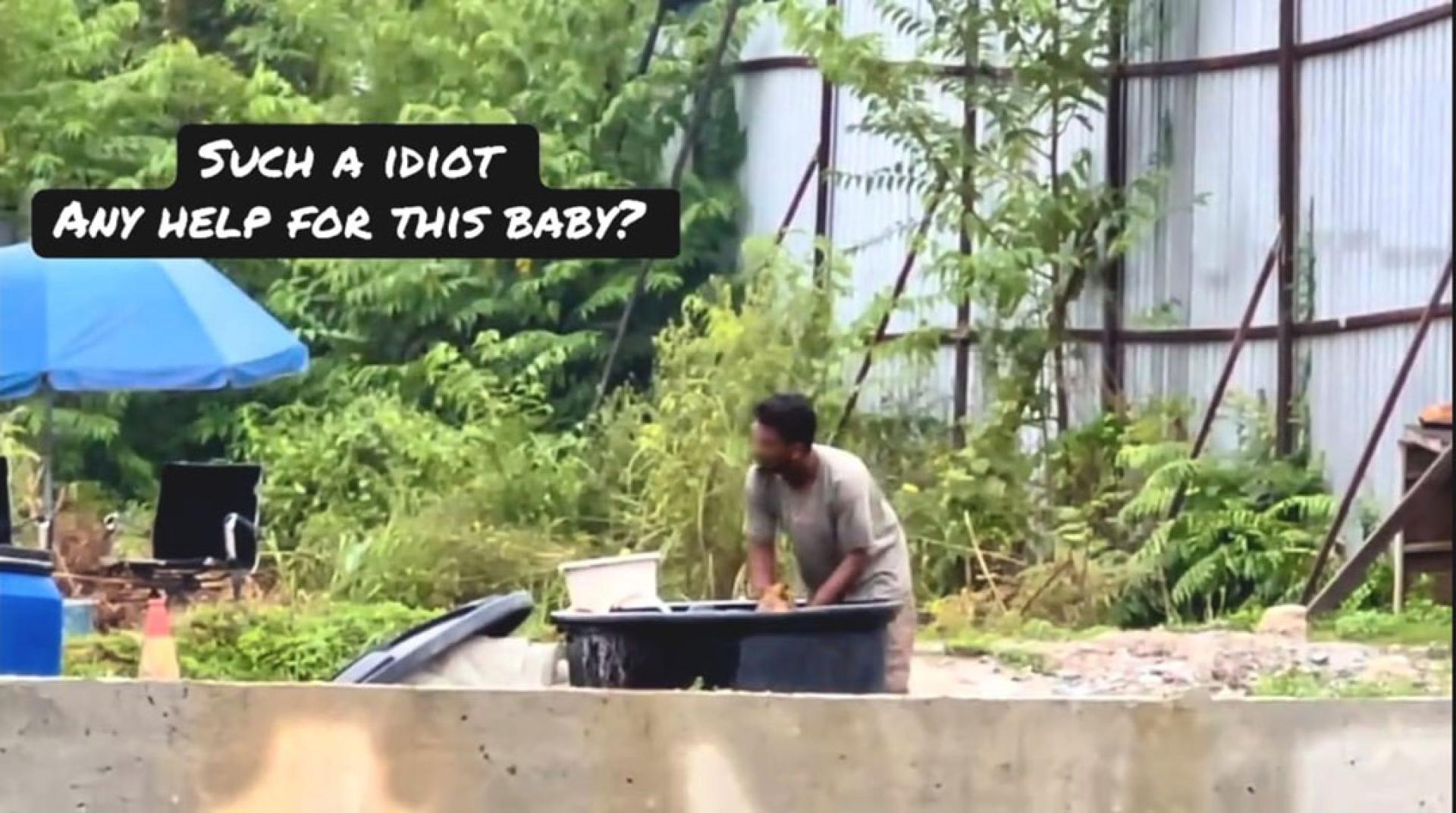 男子将幼犬浸水缸折磨的视频在网络流传，引起网民热议。