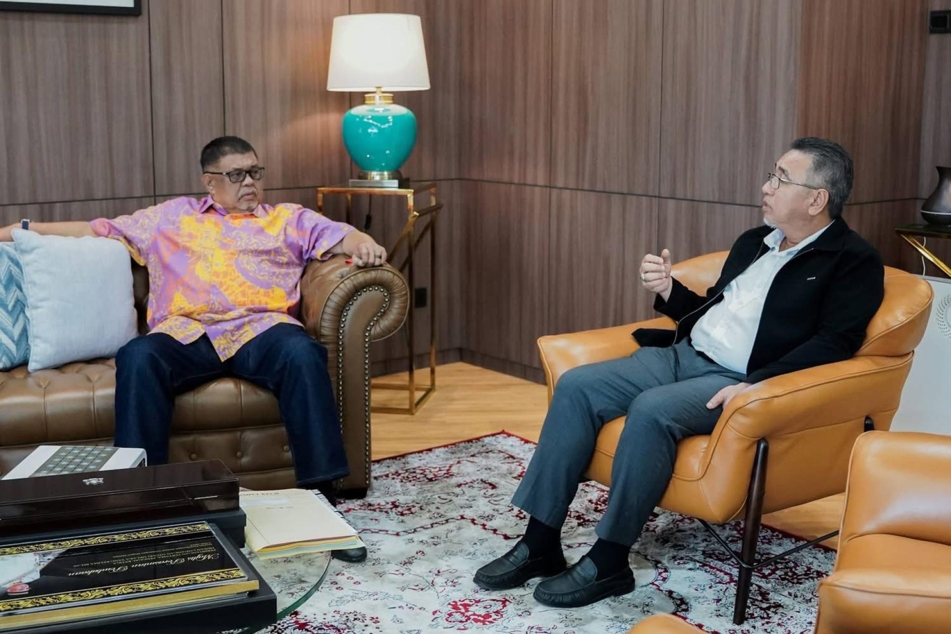 阿德里（右起）已与阿都拉勿面谈，商讨希盟与国阵合作州选事宜。