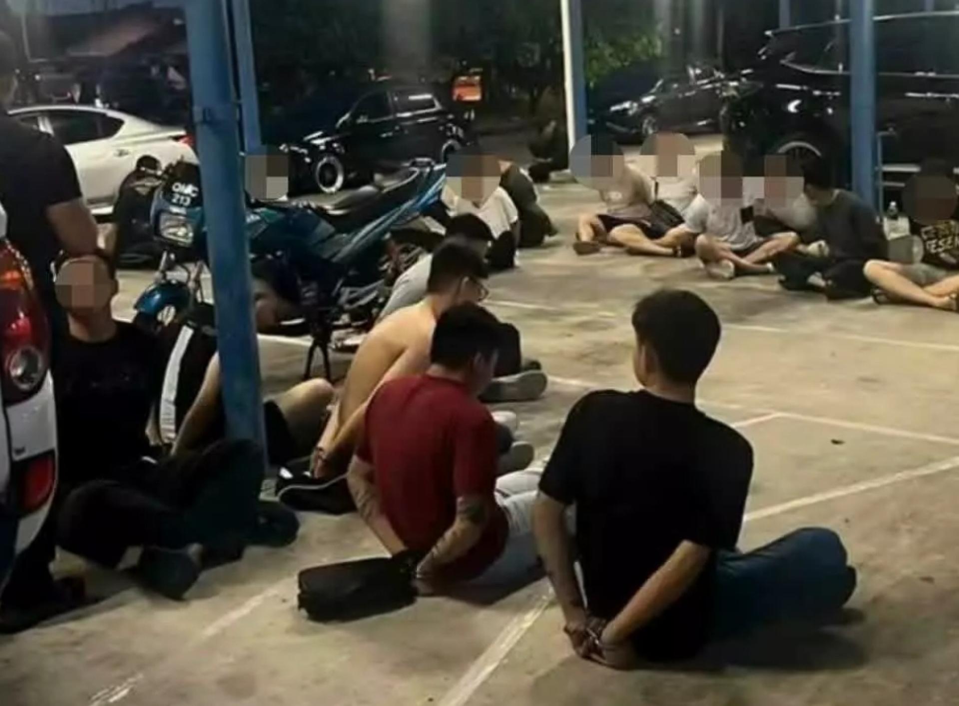 在行动中遭警方逮捕的其中一些嫌犯。