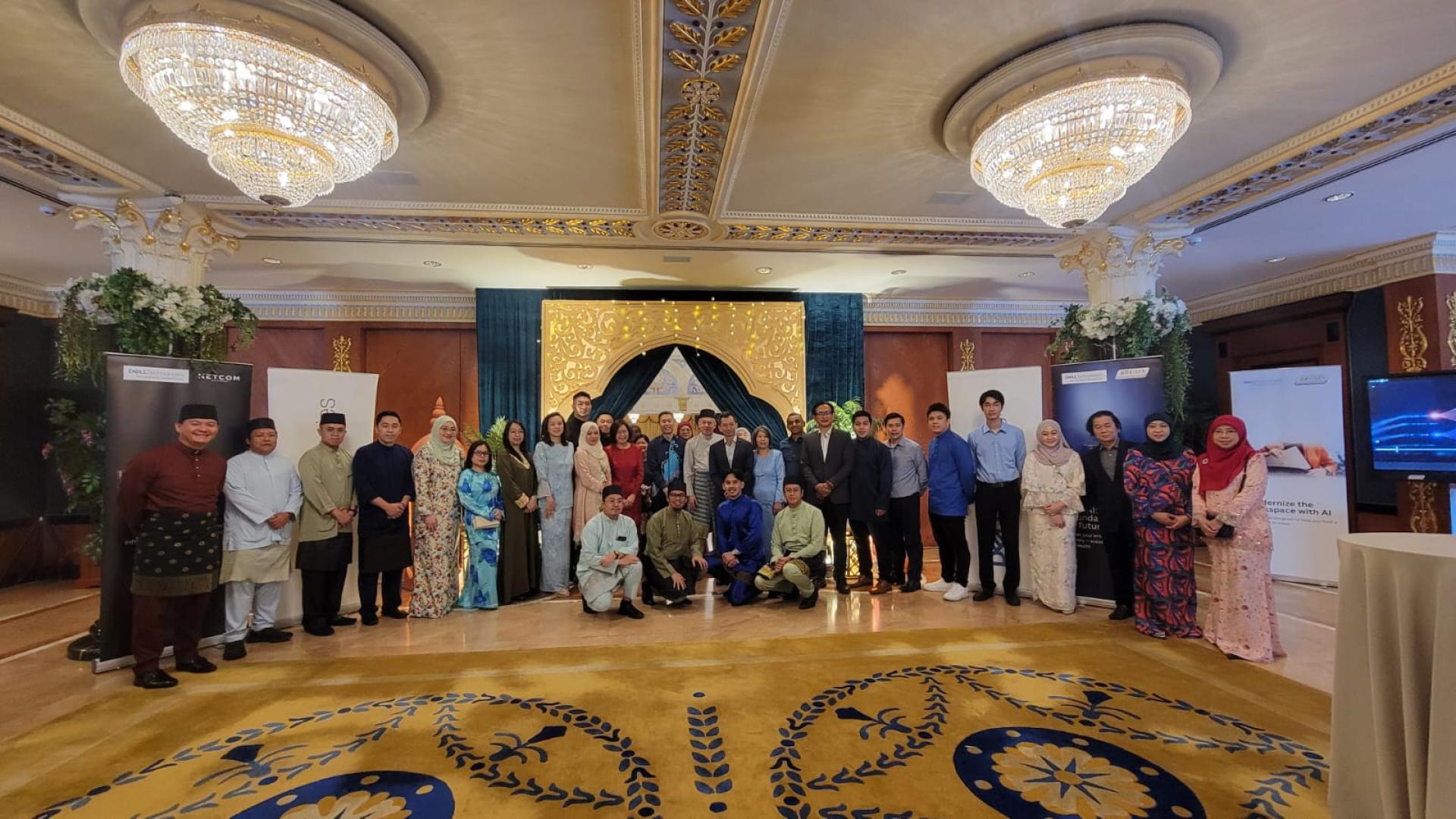 Dell Technologies、 Brusin Trading CompanySdn Bhd 和 Netcom Computer House高层与职员合影