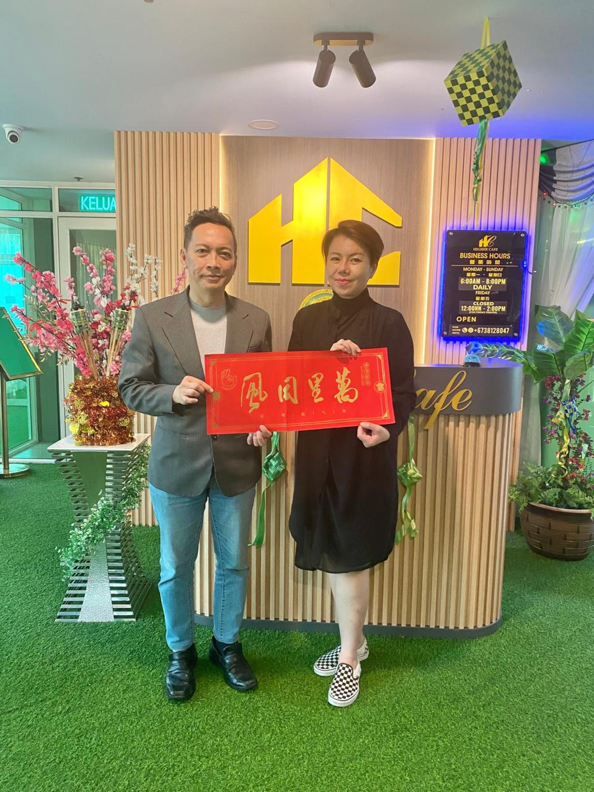 朱运利与张敏君合影