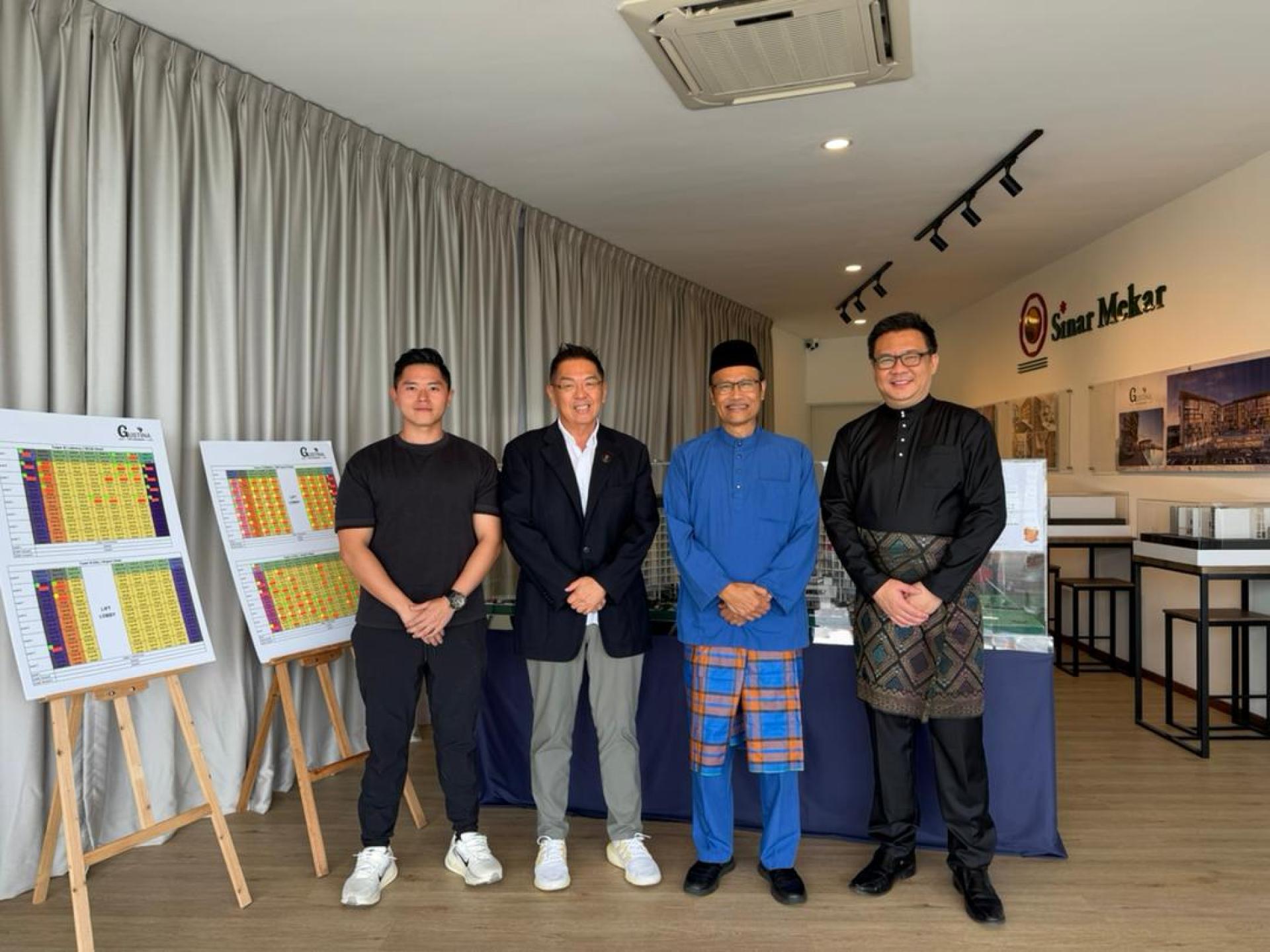 砂拉越消费银行主管Lam Ko Liang、砂拉越区域总监Abang Jamli Bin Julai、Sinar Mekar产业集团董事经理拿督黄俊豪及SMP营运管理总监AJ Alexander Wong。