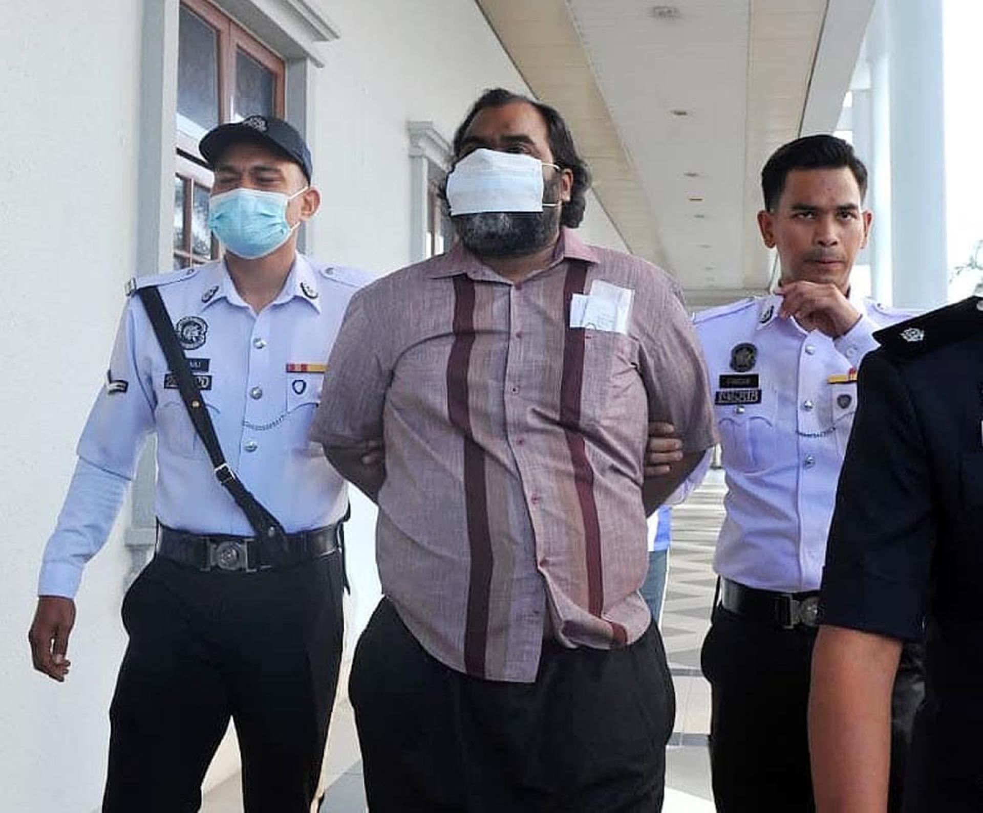 被告周四（16日）面对8项控状。