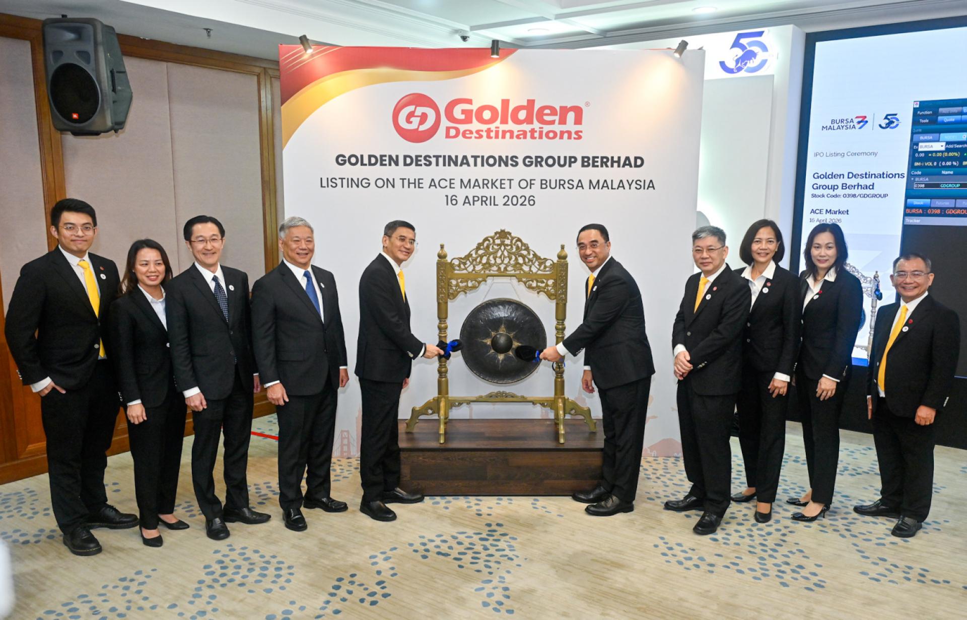 黄金旅程正式登陆马股创业板，林瑞国（右五）与林瑞全（左五）周四敲响上市锣鼓，冀集团未来业务持续拓展、再创佳绩。左起为林咏晁、曾淑娟、陈明锦、林明和、林瑞全、林瑞国、庄奇融、陈汶锶、叶雪琴及许春杰。
