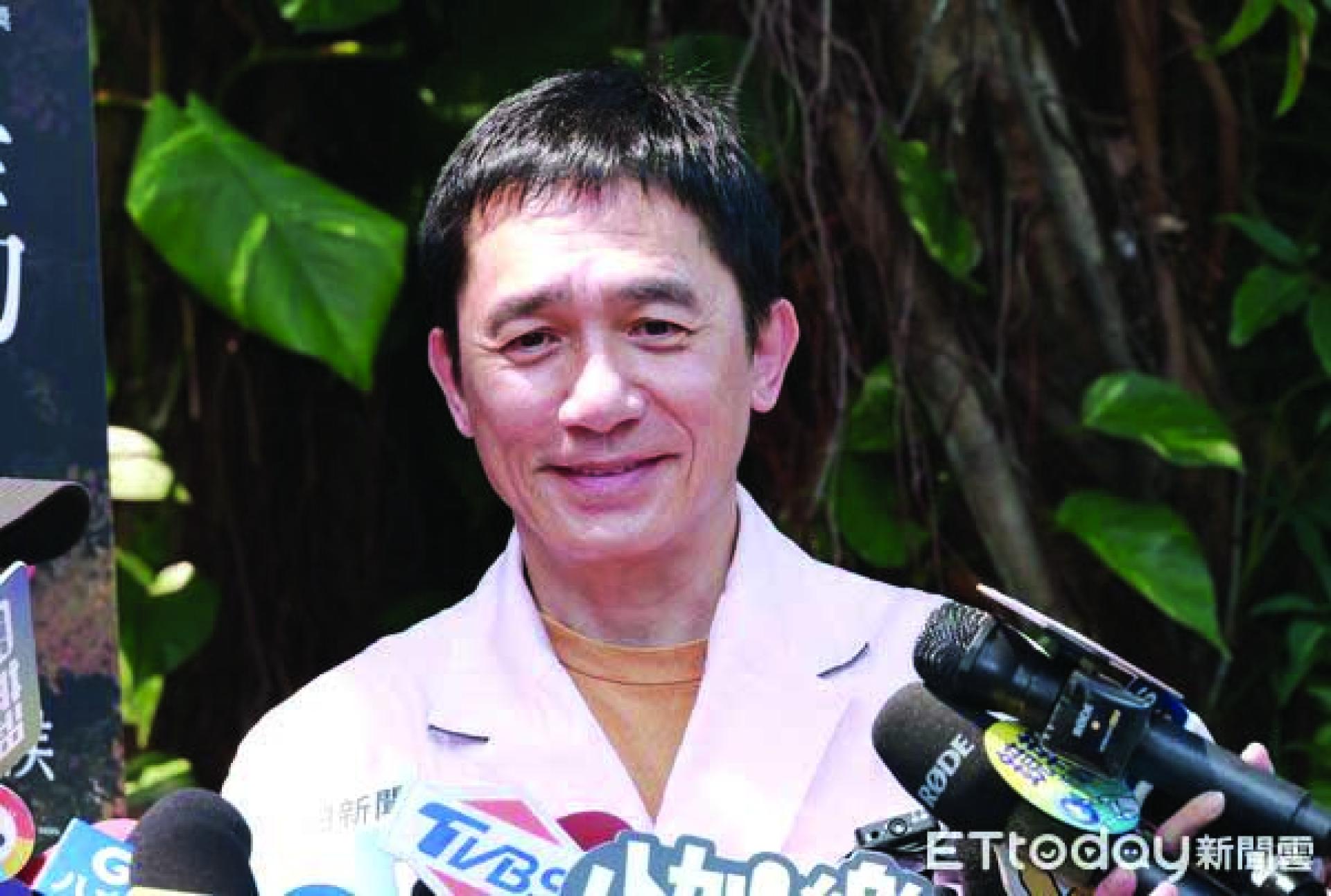 影帝梁朝伟久违赴台宣传新作《你是不会当树吗》。