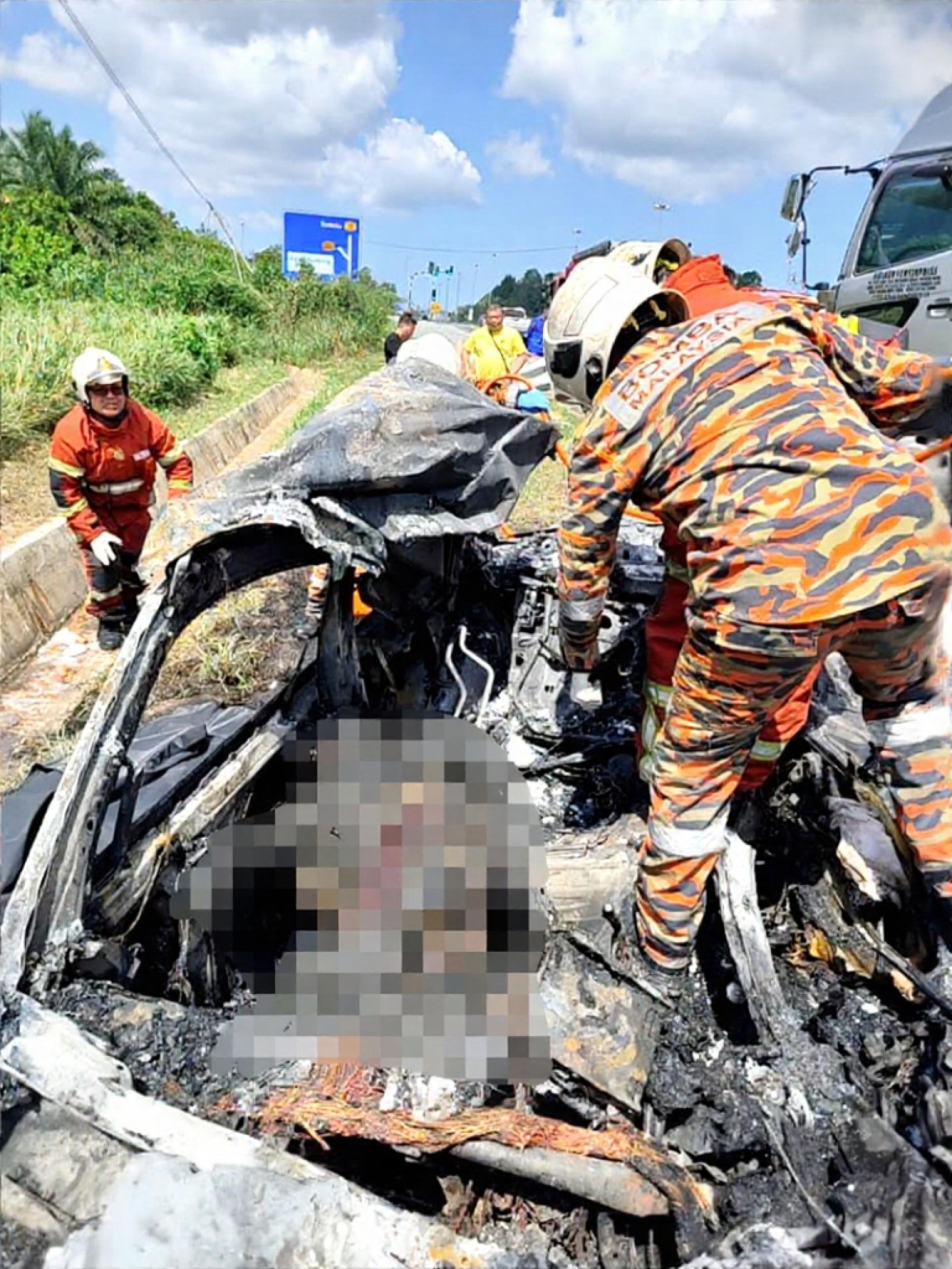 美里捷道今早发生一起严重车祸并引发火烧车事故，一辆罗里与一辆休旅车相撞后起火燃烧，造成一人不幸在车内被烧毙。