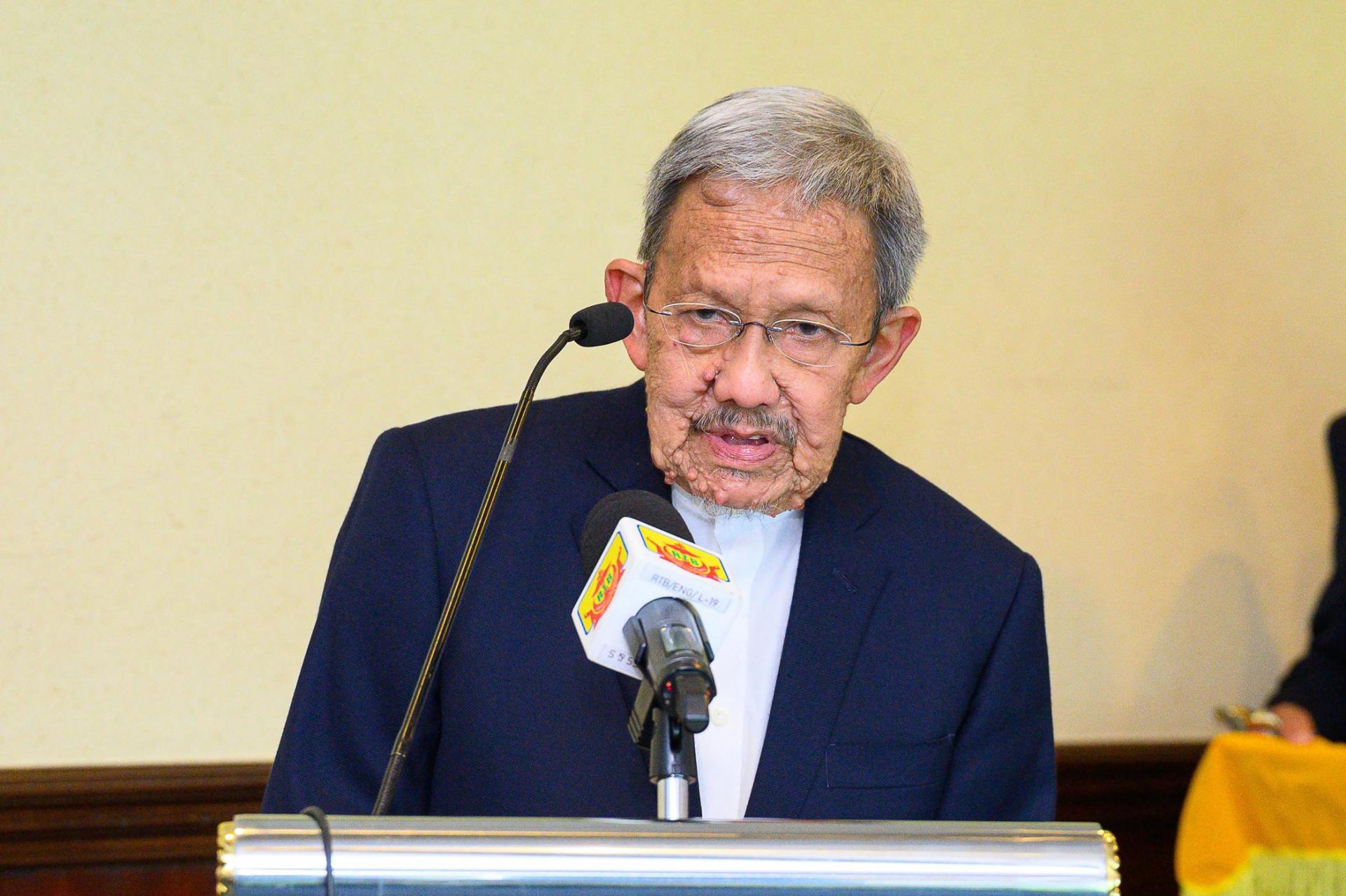 汶莱国家奥林匹克理事会主席苏菲里博尔基亚亲王在会上发表御词