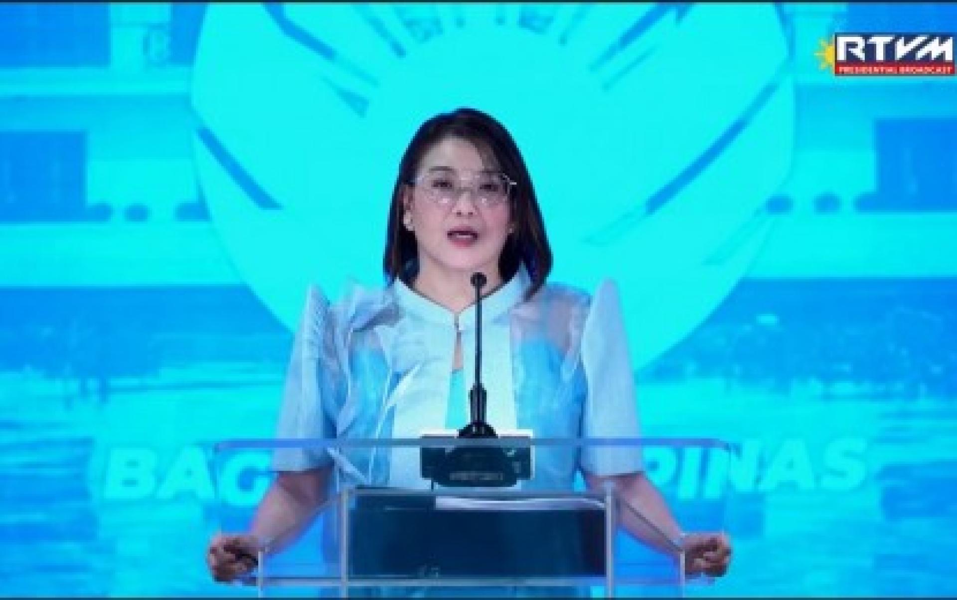 当地时间4月17日（星期五）， 总统府新闻官克莱尔卡斯特罗在菲律宾伊洛伊洛市接受媒体采访。