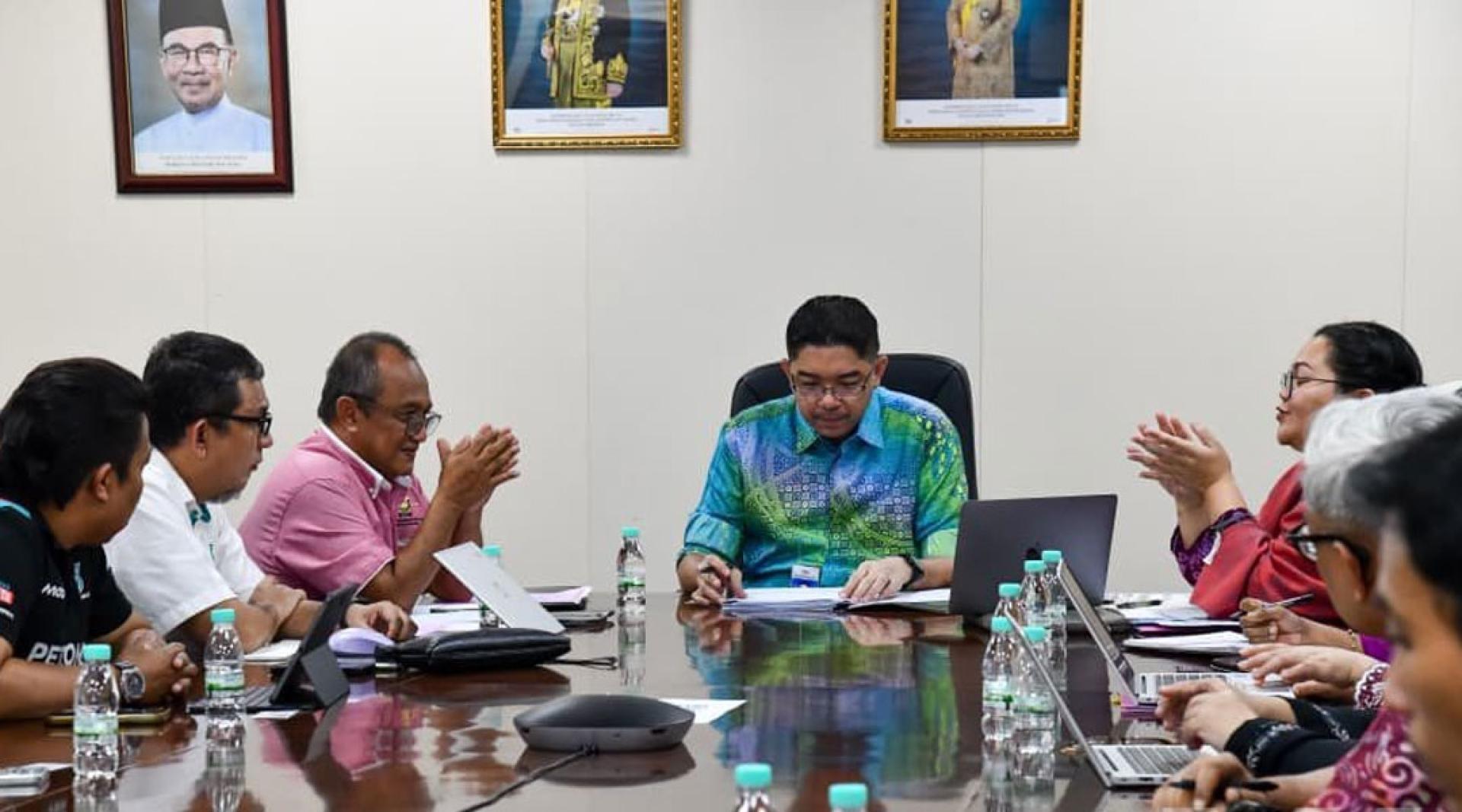 国内贸易及生活成本部已与大马学生车公会联合会举行交流会议。