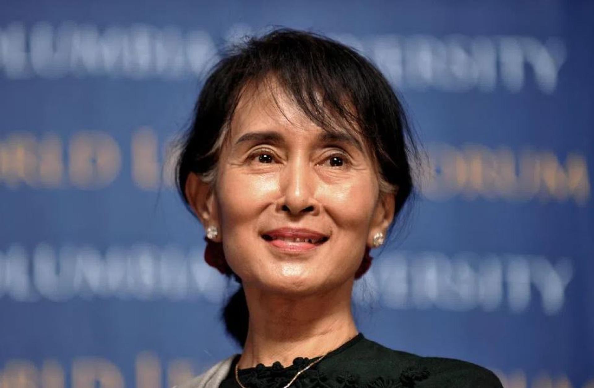 缅甸新任总统敏昂莱日前签署特赦令，民主领袖昂山素姬获减刑六分之一。图为昂山素姬2012年9月22日以缅甸国会议员身份，在美国纽约哥伦比亚大学洛氏纪念图书馆发表演讲时的资料照片。