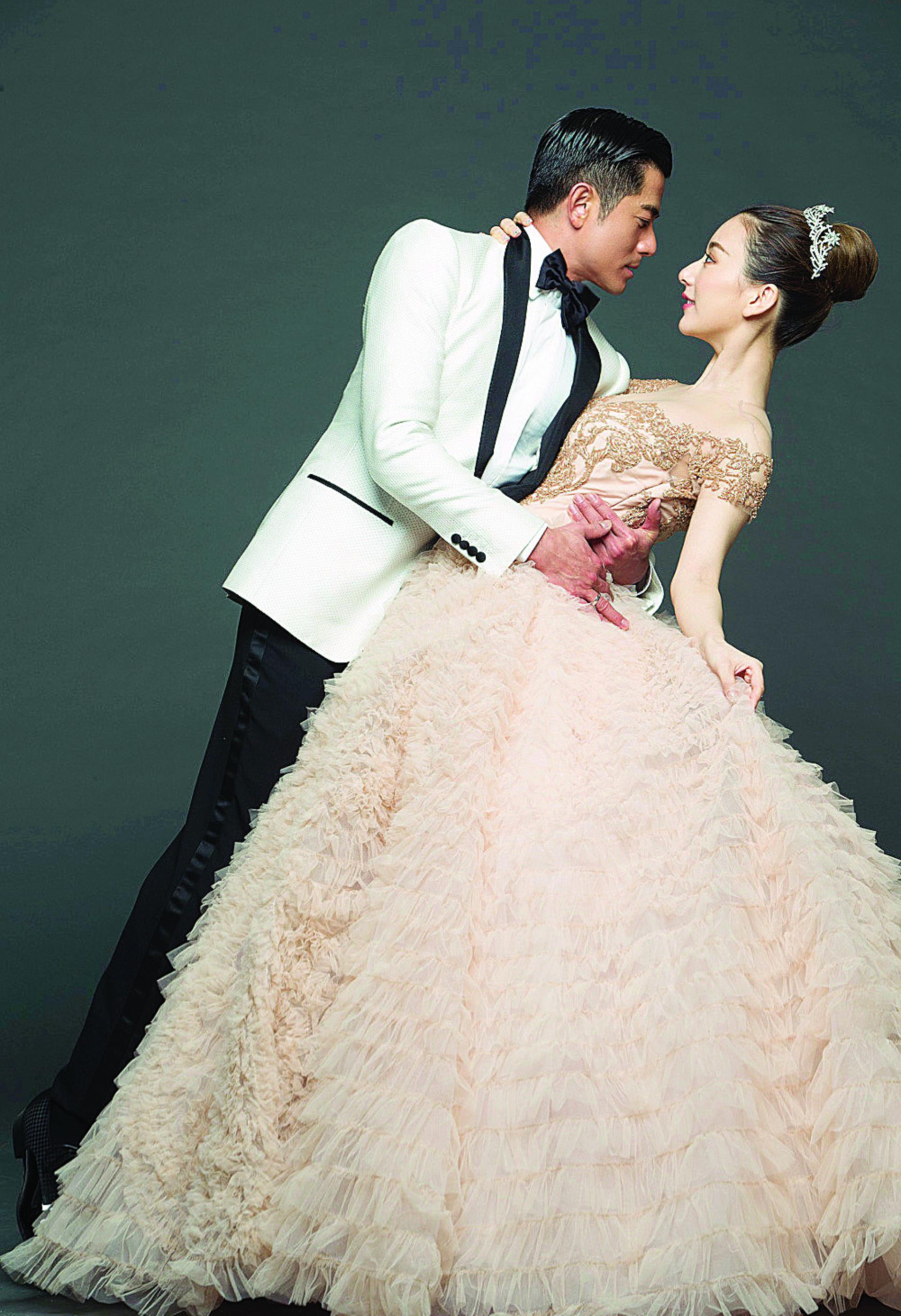 郭富城、方媛晒出甜蜜合照。