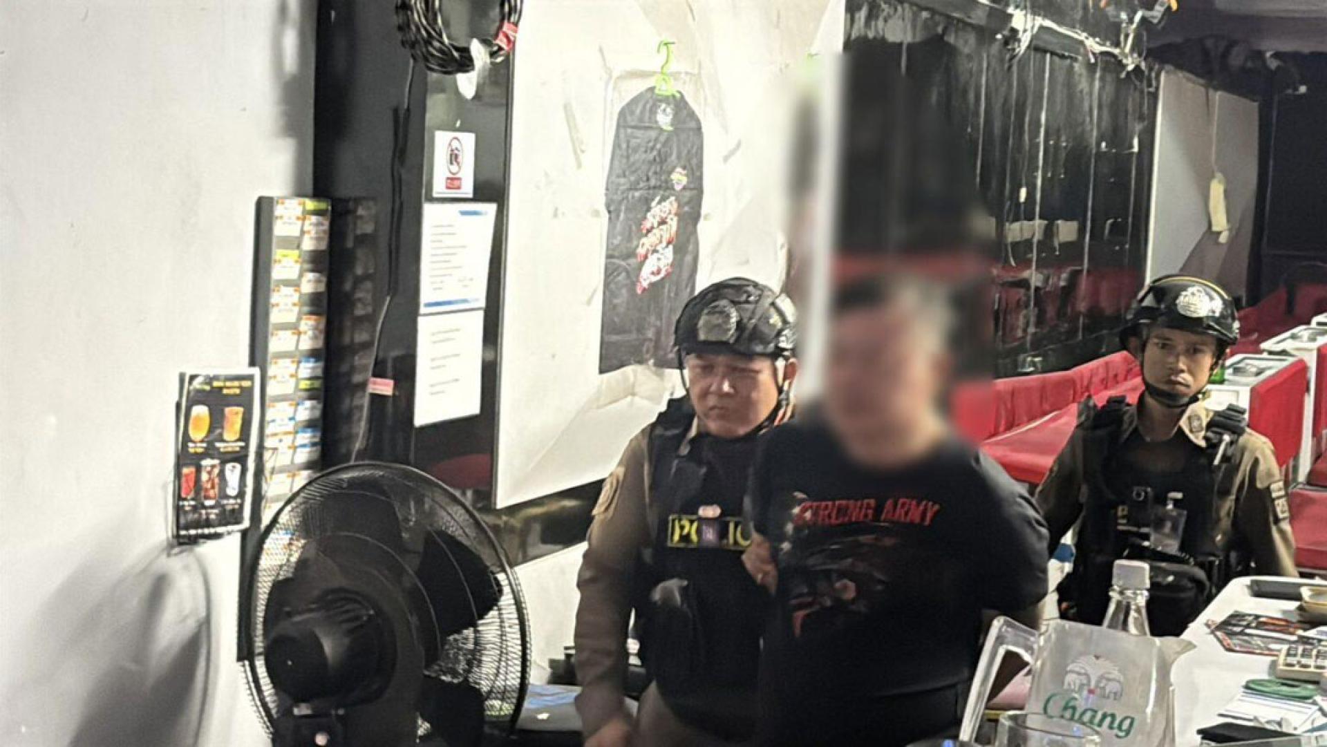 初步调查显示，涉事警员当时处于严重醉酒状态。