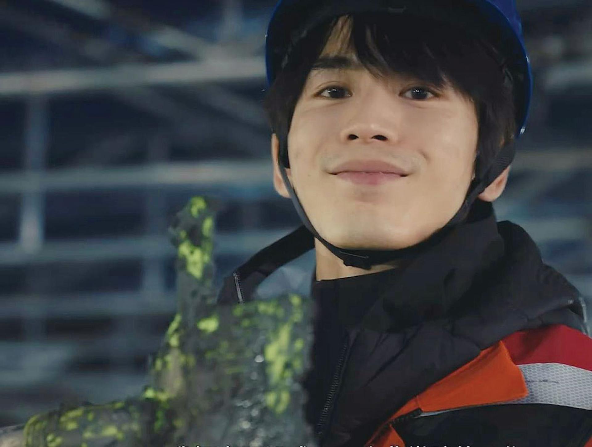 张凌赫在节目中展露全素颜模样。