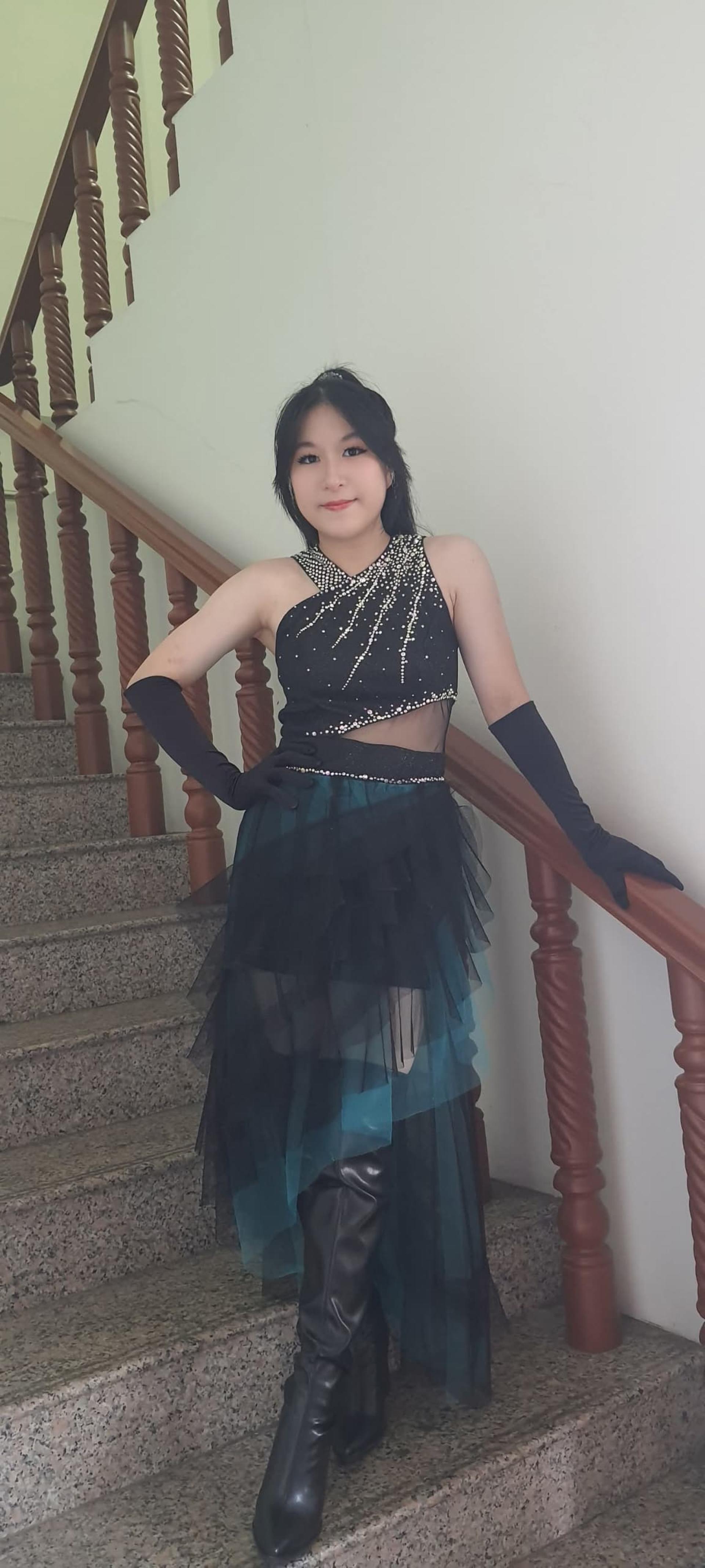 培中学生歌手黄于恩，在2026亚太新秀歌唱大赛中夺得金奖与全场总冠军。