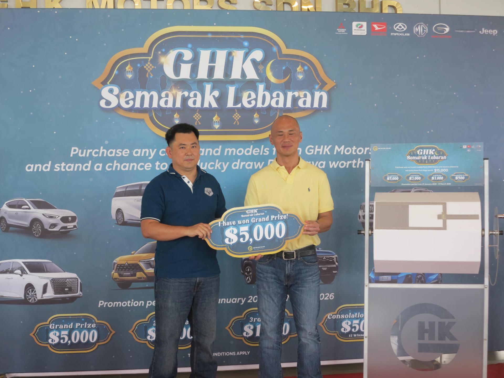 吴福记董事吴吉兴颁发一等奖予祝家斌