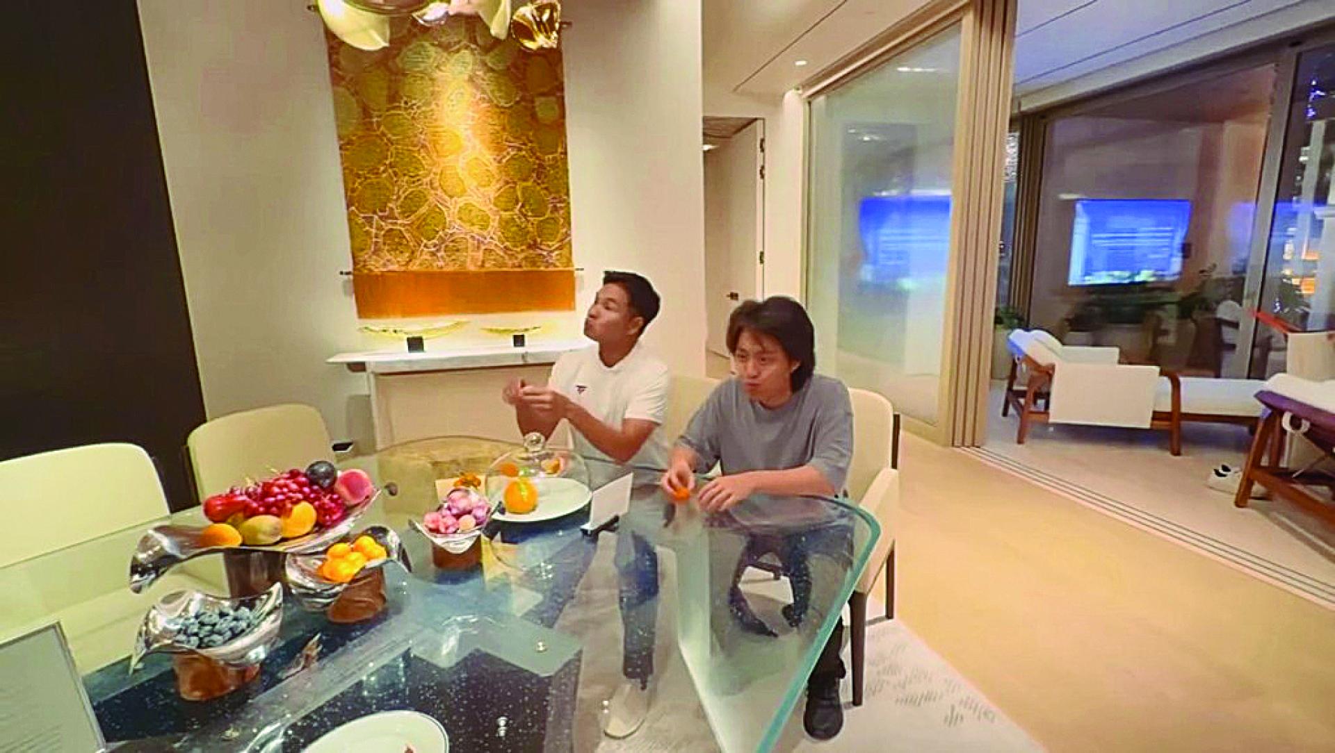 郭晋安（左）与儿子郭令山到澳门享受豪华之旅。