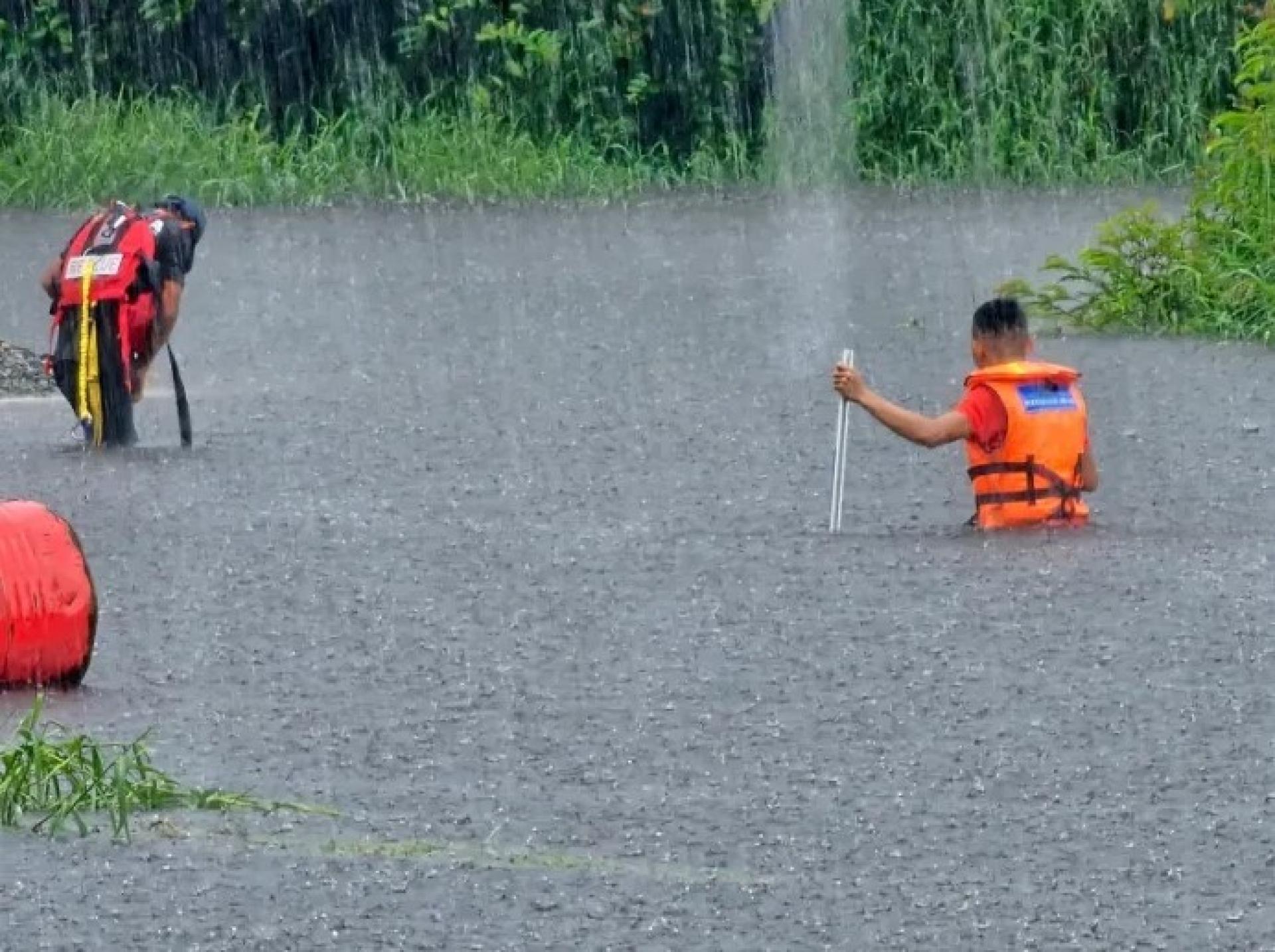 2024年1月18日，都东Sg Assan Tengah一带低洼地区水深及腰，部分区域交通受阻。