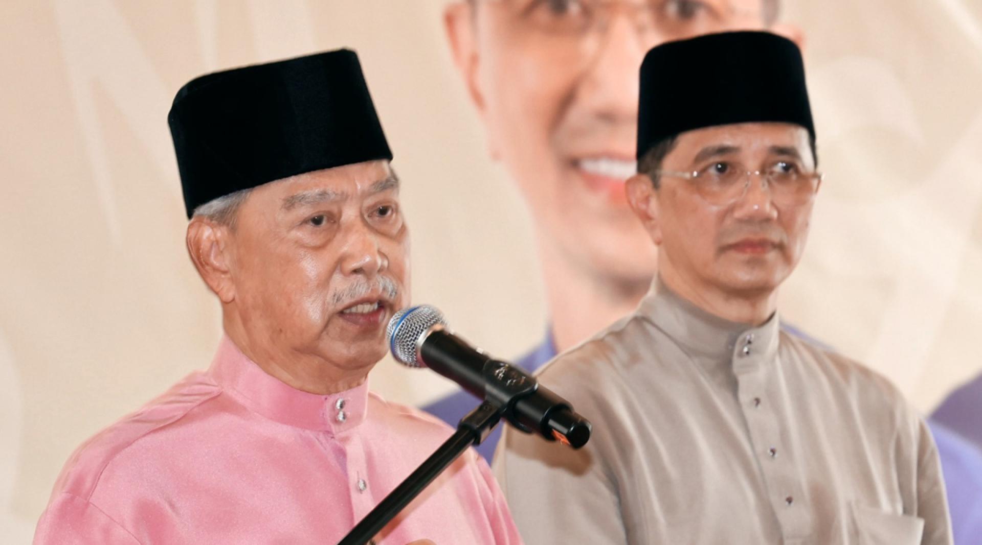 慕尤丁（左起）和阿兹敏希望政府出台具体方案，说明如何协助国人度过眼前的经济难关。