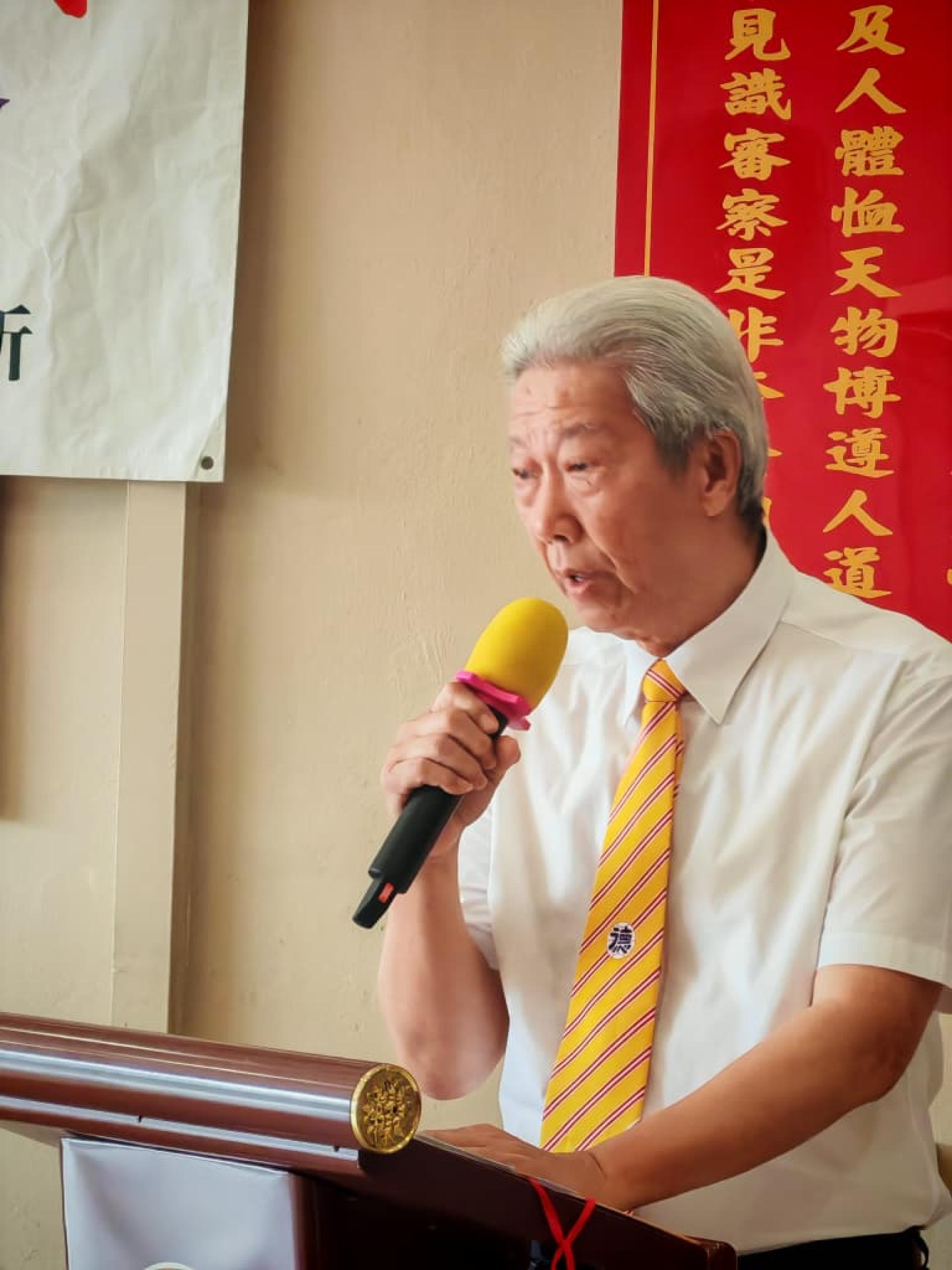 美里德教会紫理阁阁长贝清湛在阁员大会上致词。