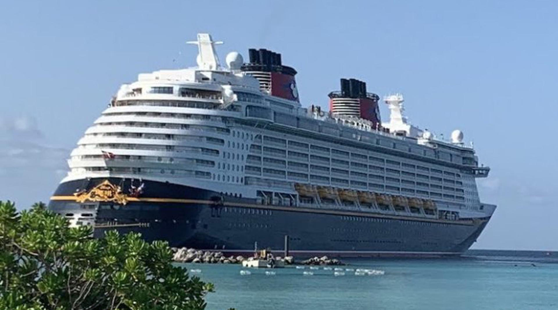 据了解，这艘排水量13.55万吨的邮轮于19晚间10时6分从济州岛启航，准备开往上海，船上载有2900人。（示意图）