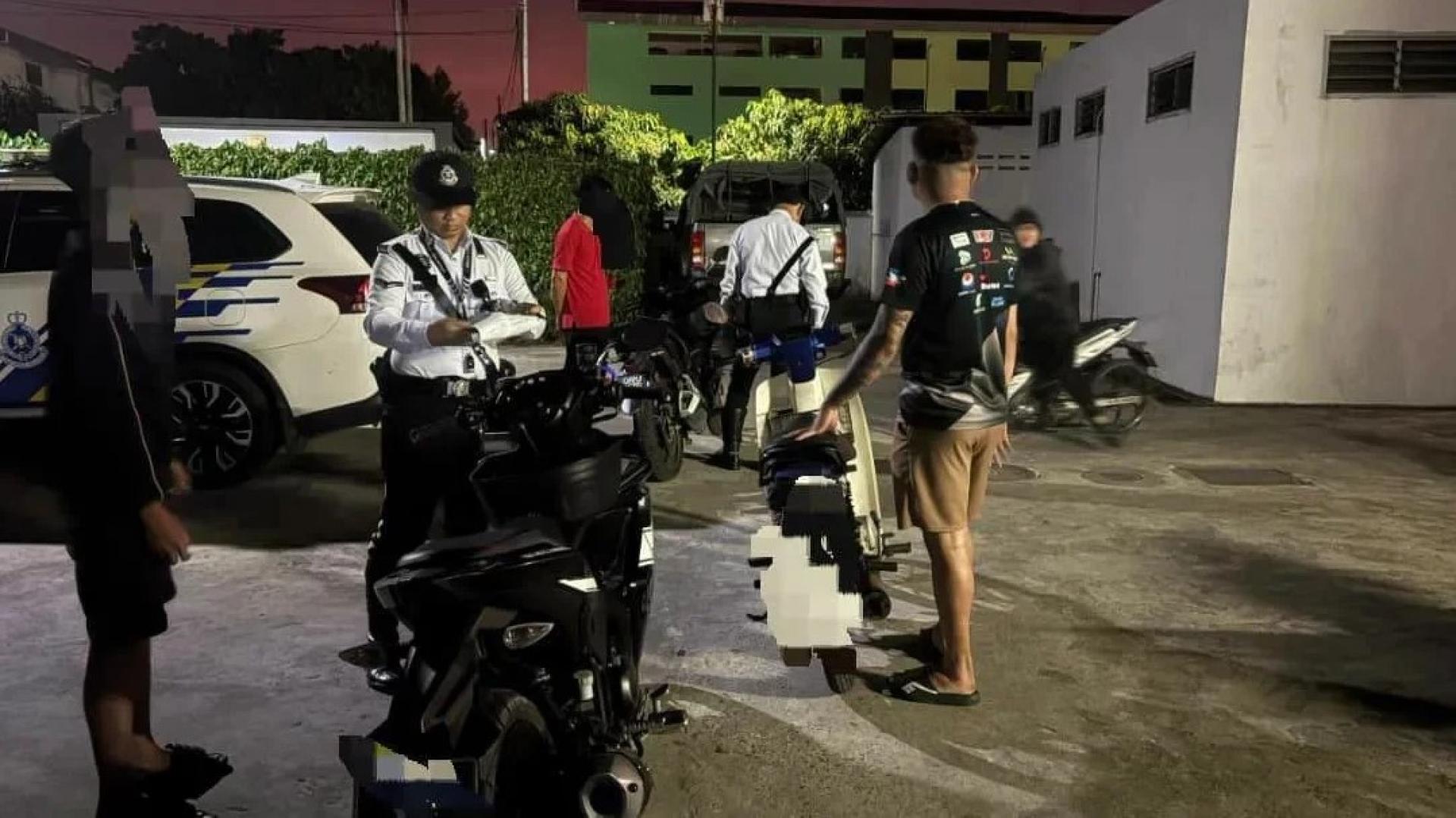 为期4小时的行动于周日傍晚在东姑村路展开，重点针对噪音扰民及危险驾驶问题。