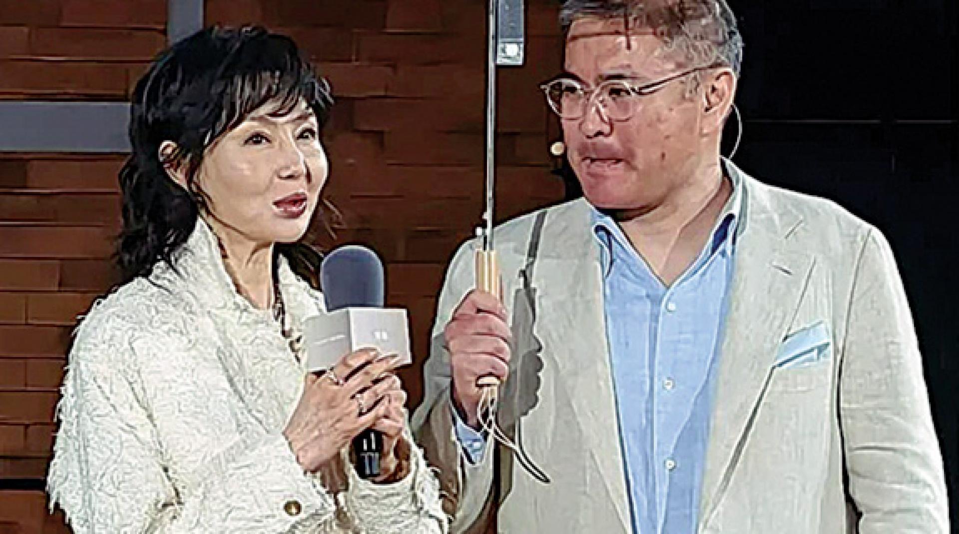 张曼玉现身北京活动，苹果肌被指不自然。