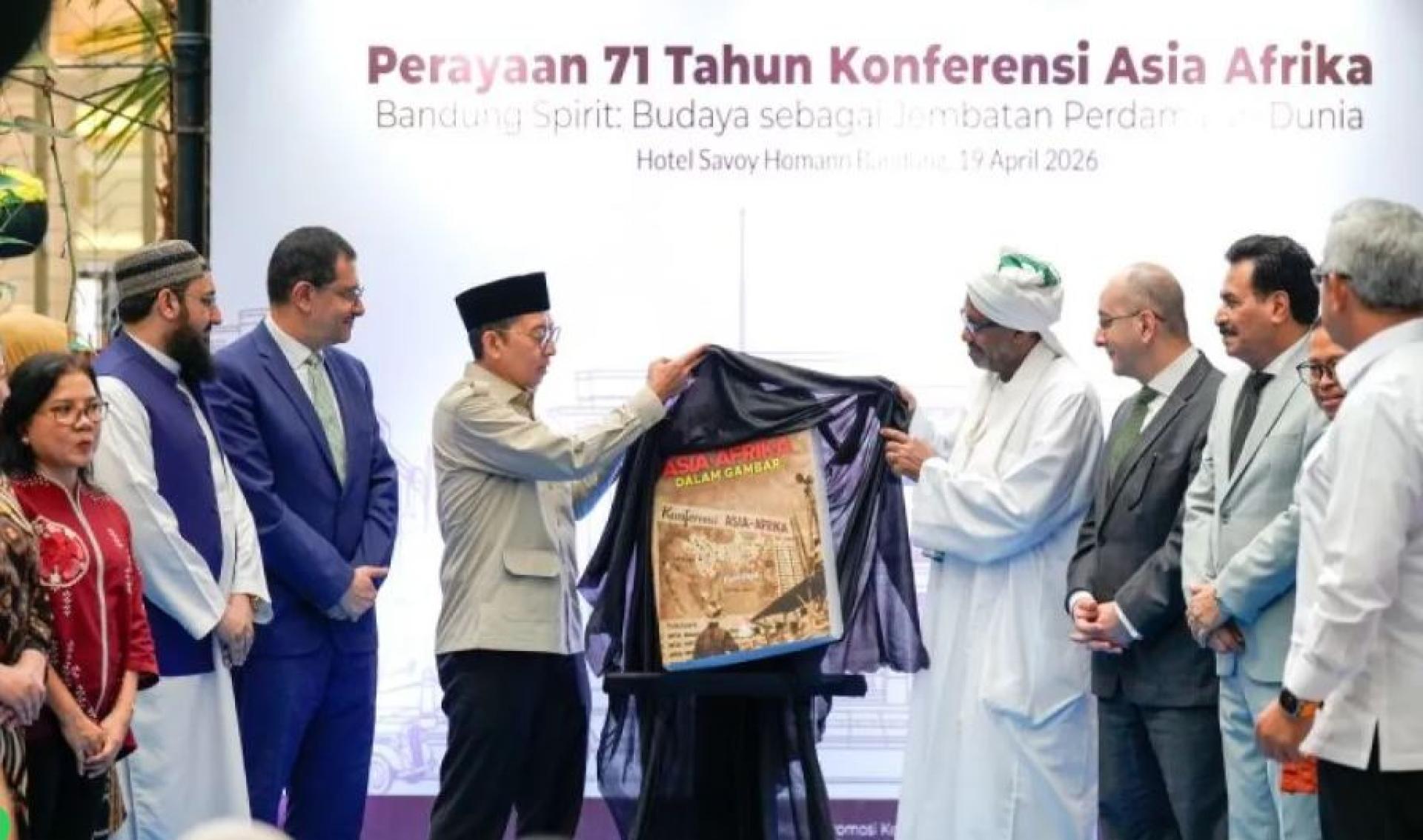 文化部长法德里宗周日出席在万隆萨沃伊霍曼酒店举办的亚非会议71周年纪念活动，本届主题为"万隆精神：文化架桥，共筑世界和平"。