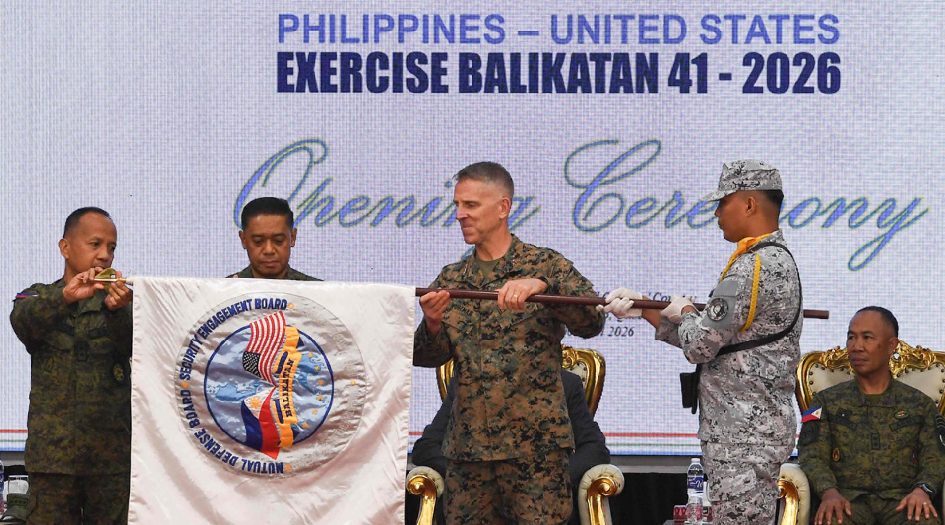 开幕式于奎松市的菲律宾武装部队总部和最高指挥中心阿吉纳尔多营举行，美菲代表出席。
