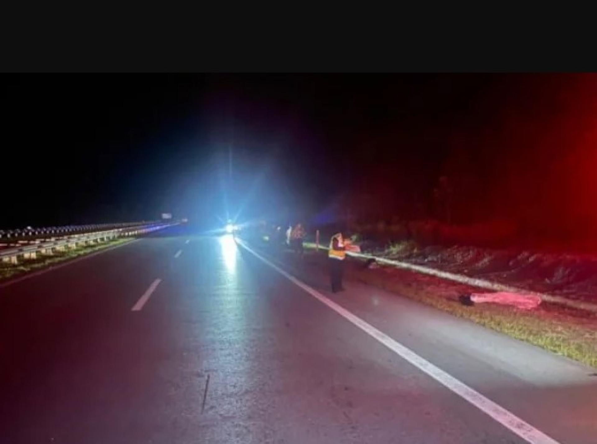 图为导致一名妇女丧命的车祸现场。