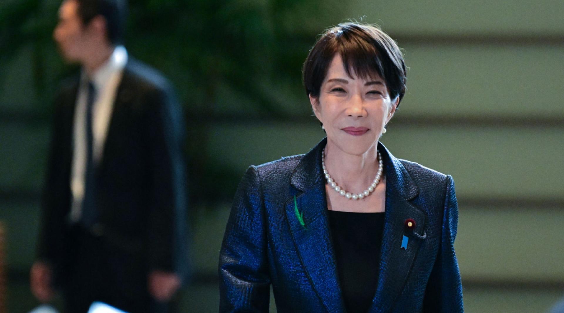 高市早苗过去担任内阁成员的时候，于终战日、春秋大祭皆会至靖国神社。