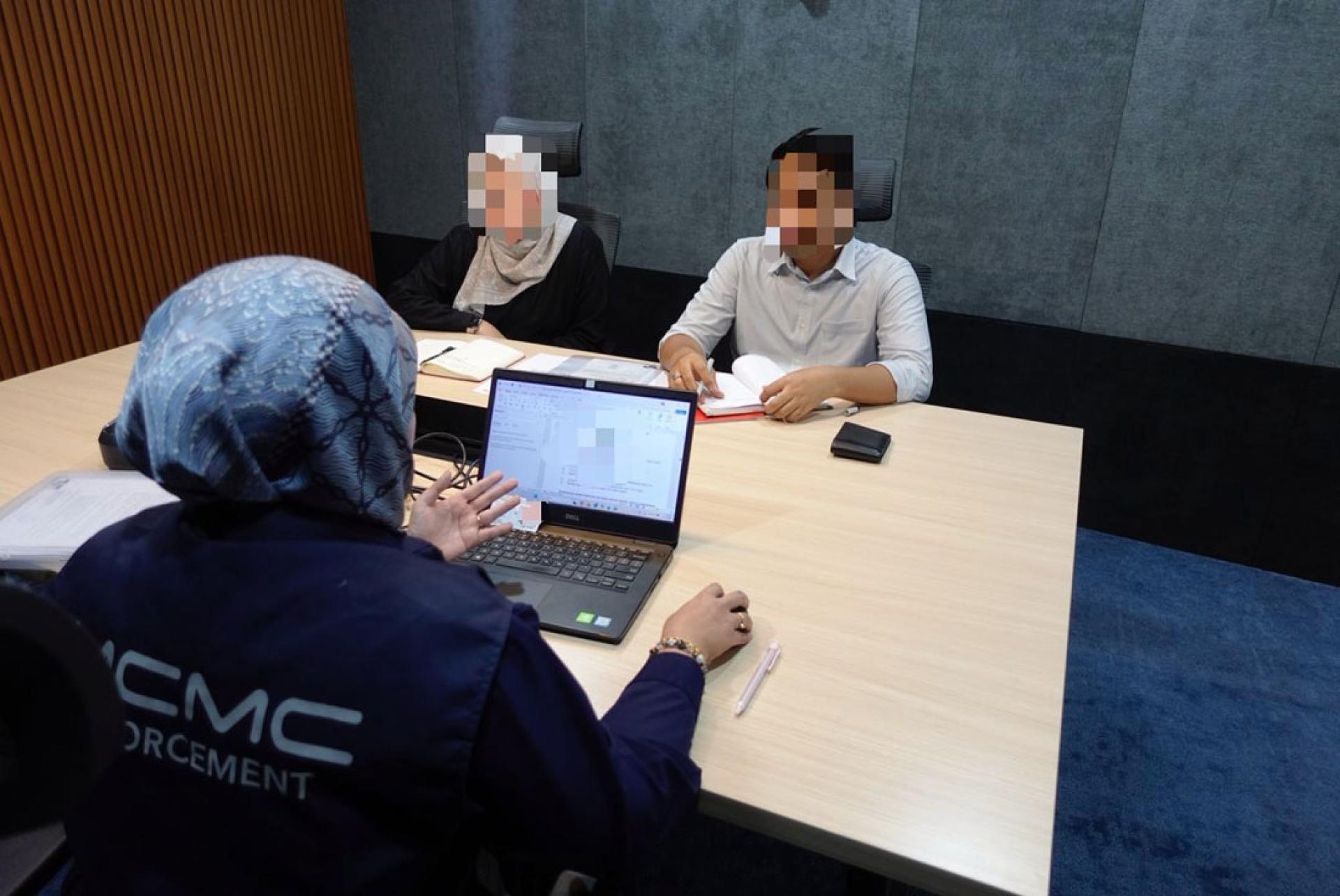 通讯及多媒体委员会日前向涉嫌上传有关反贪会虚假内容的网民问话。