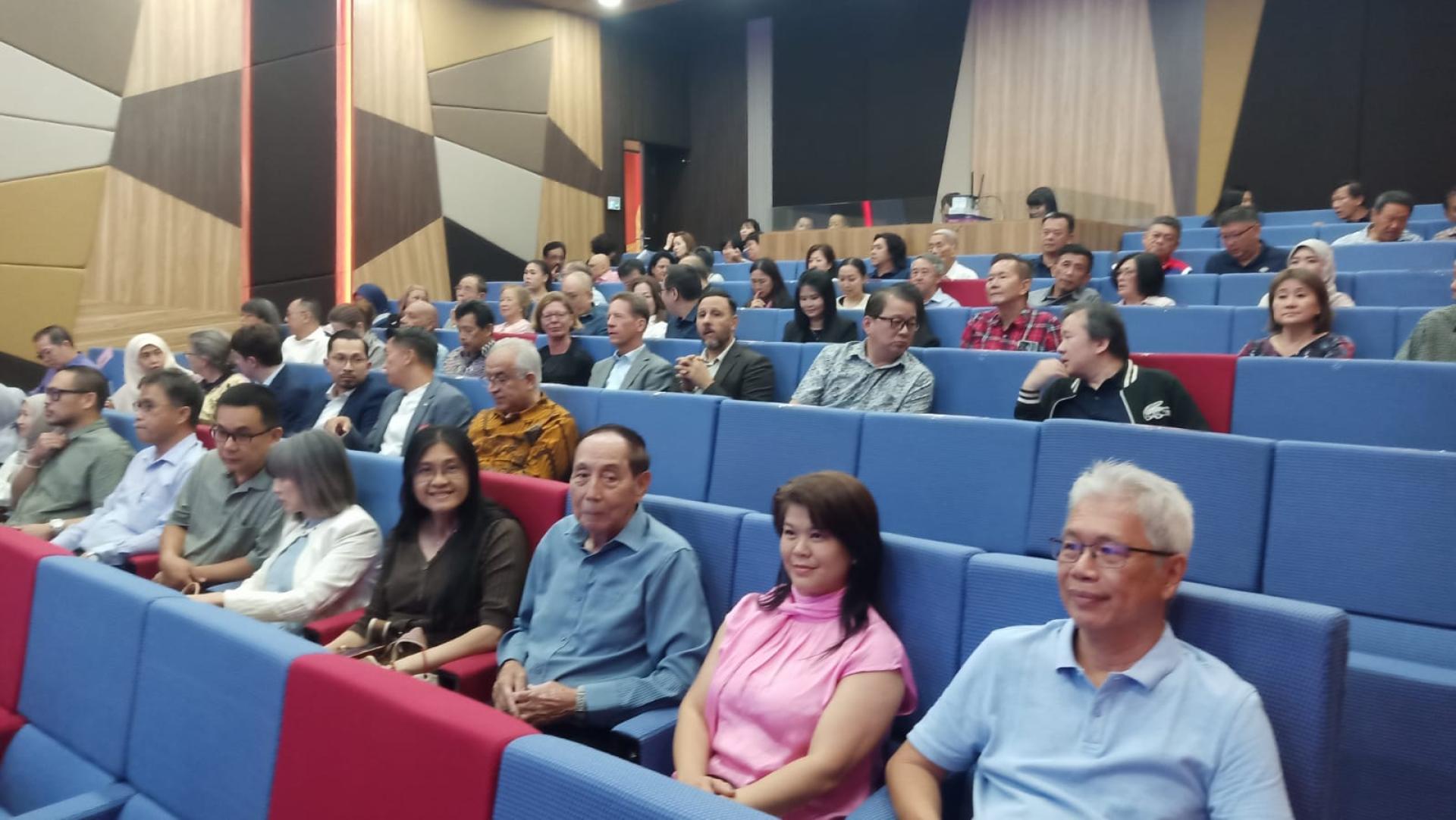 出席观看《造山者》纪录片的嘉宾