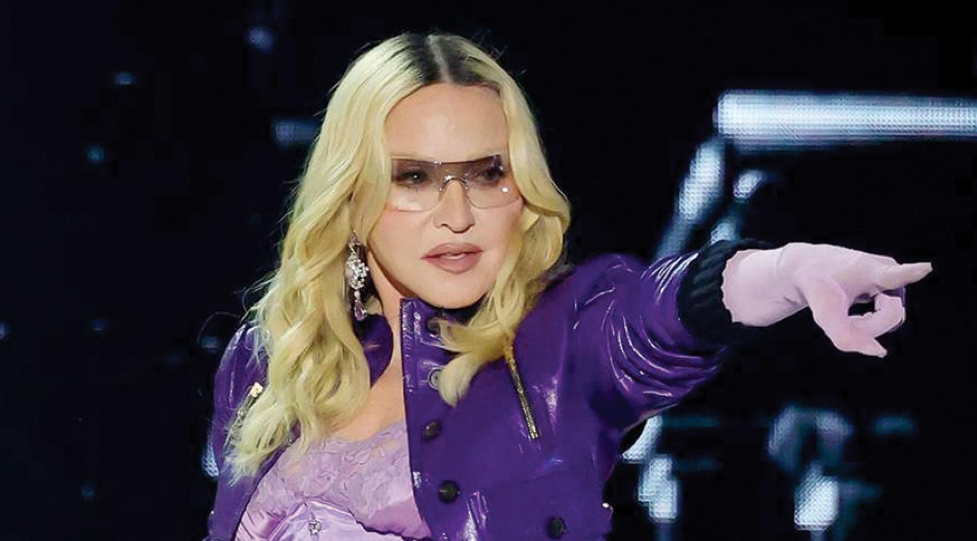 麦当娜自爆表演的部分服饰不翼而飞。