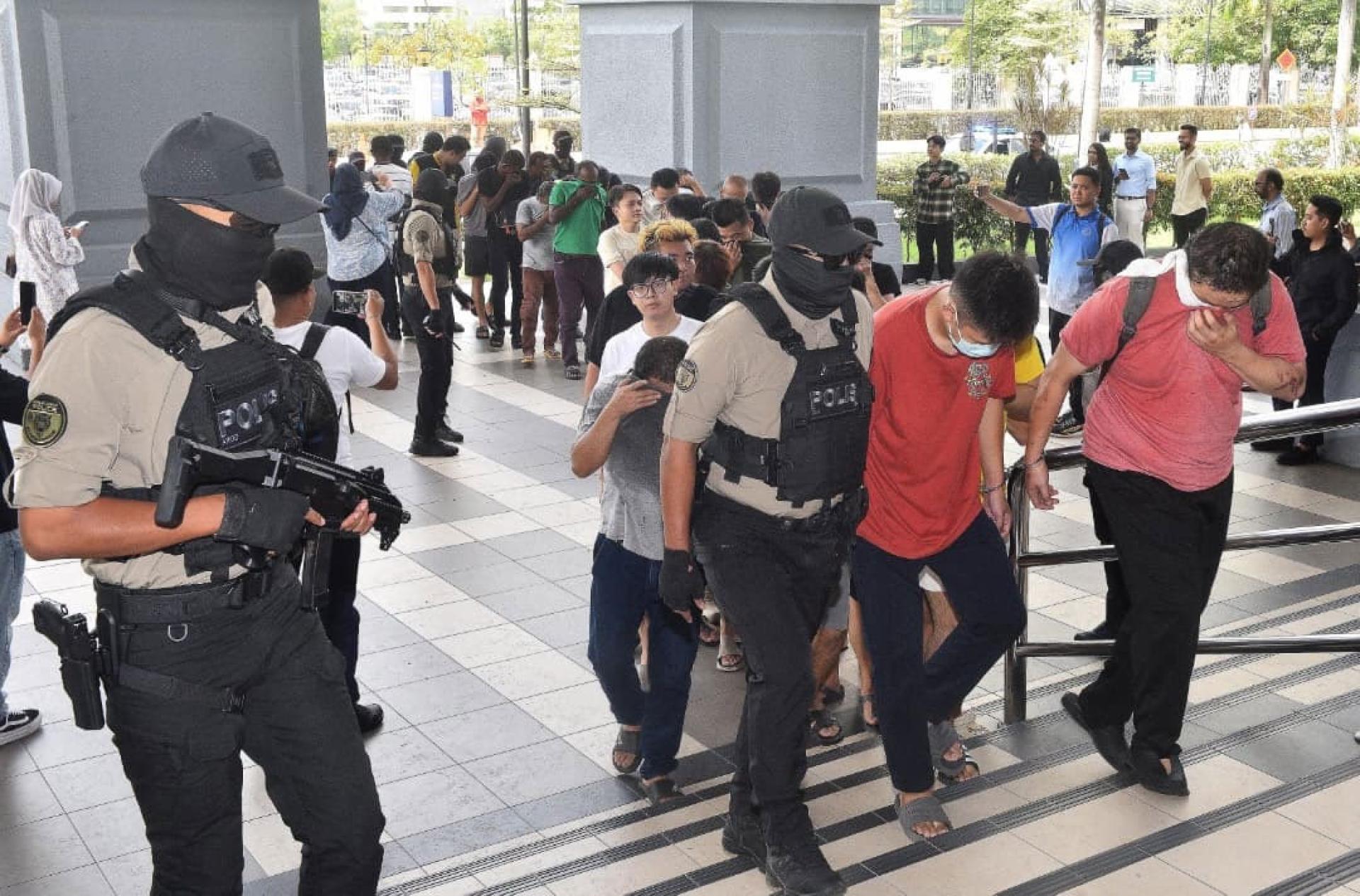 新加坡外长维文说，战争已不再是抽象概念，而是人们正在经历的现实。图为黎巴嫩南部城市纳巴蒂耶被炸毁的建筑物。