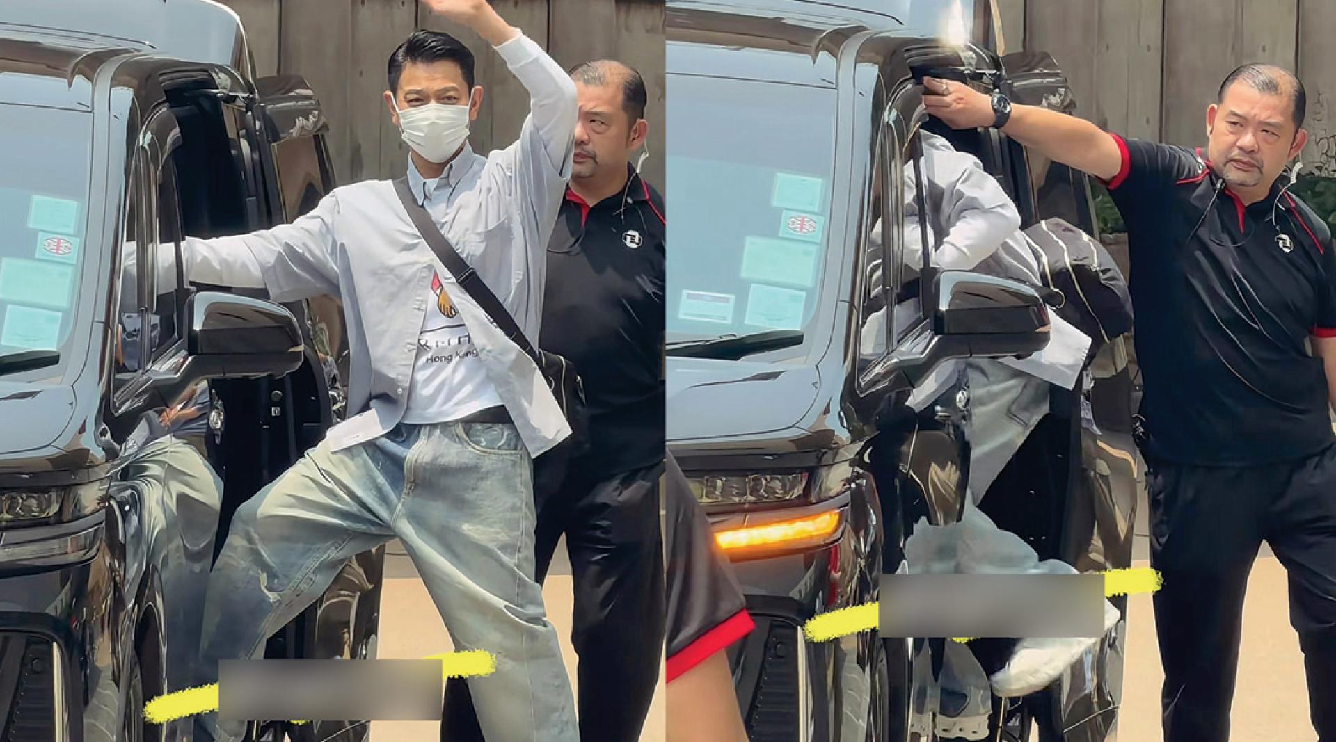 刘德华出席完活动离开时，一步便登上保母车。