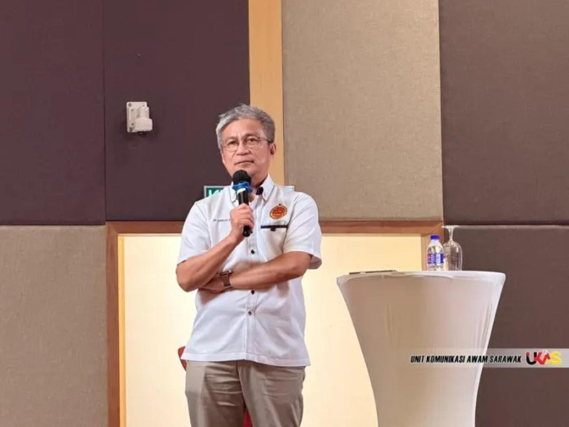 安华拉拜于2026年4月21日在诗巫UTS举行的FTES对话会上致辞。（图片：Ukas）