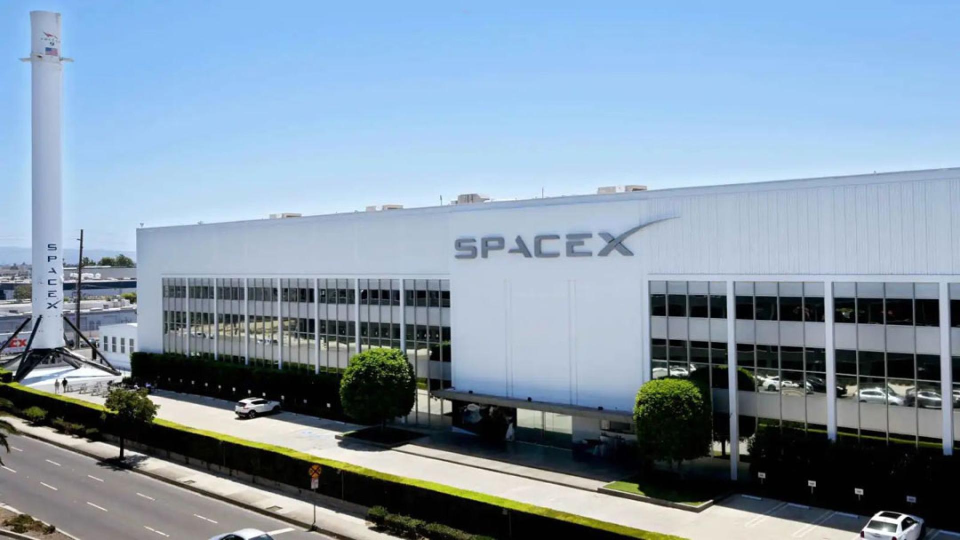 马斯克增持SpaceX股份。