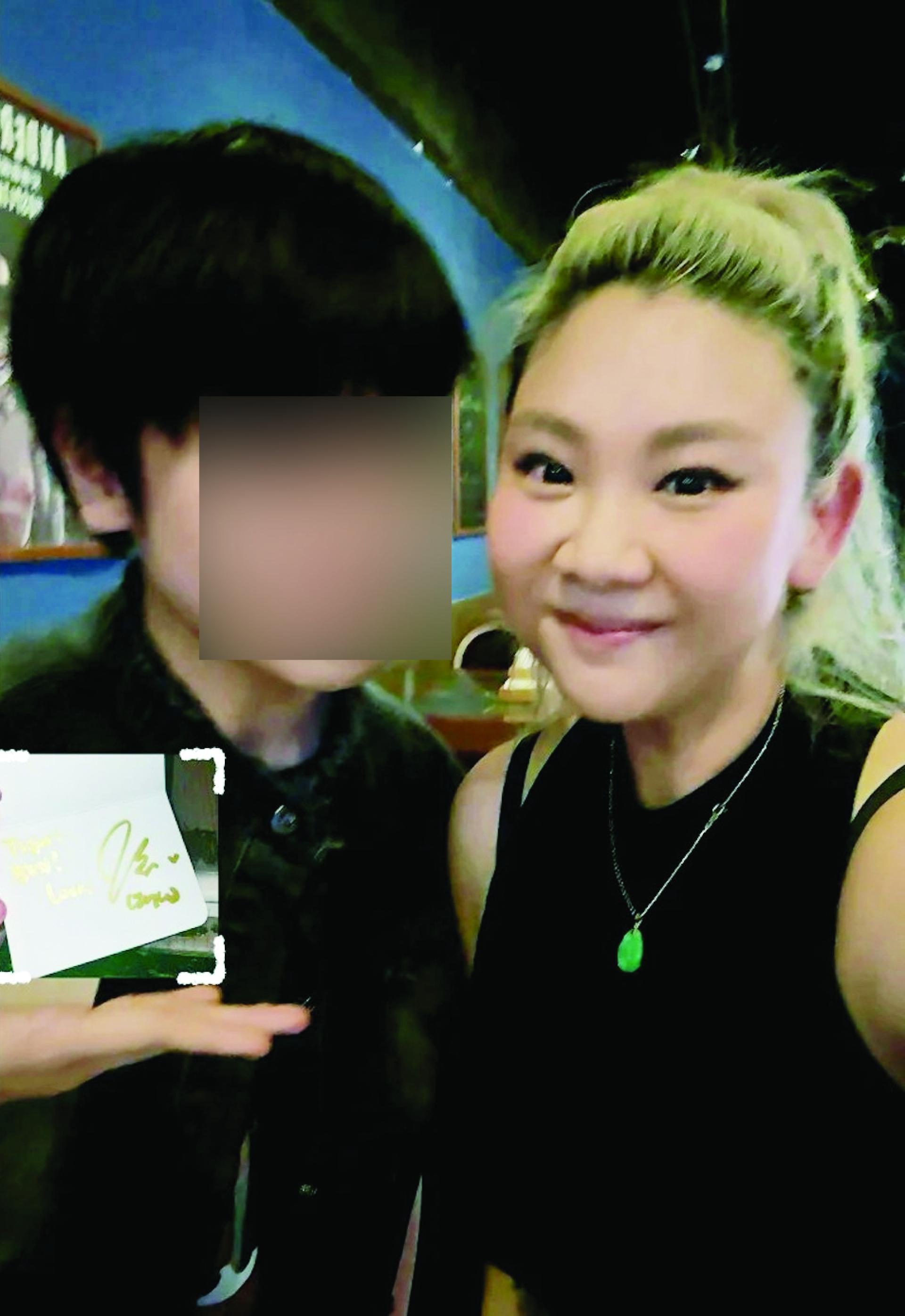 郑欣宜日前被粉丝野生捕获，被目击气色大好，脸变尖尖身形激瘦。