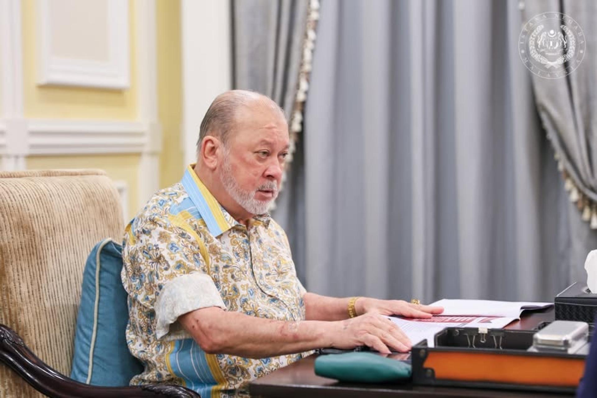 苏丹依布拉欣陛下以个人名义捐款，协助山打根幸福村火灾事故的受灾户。