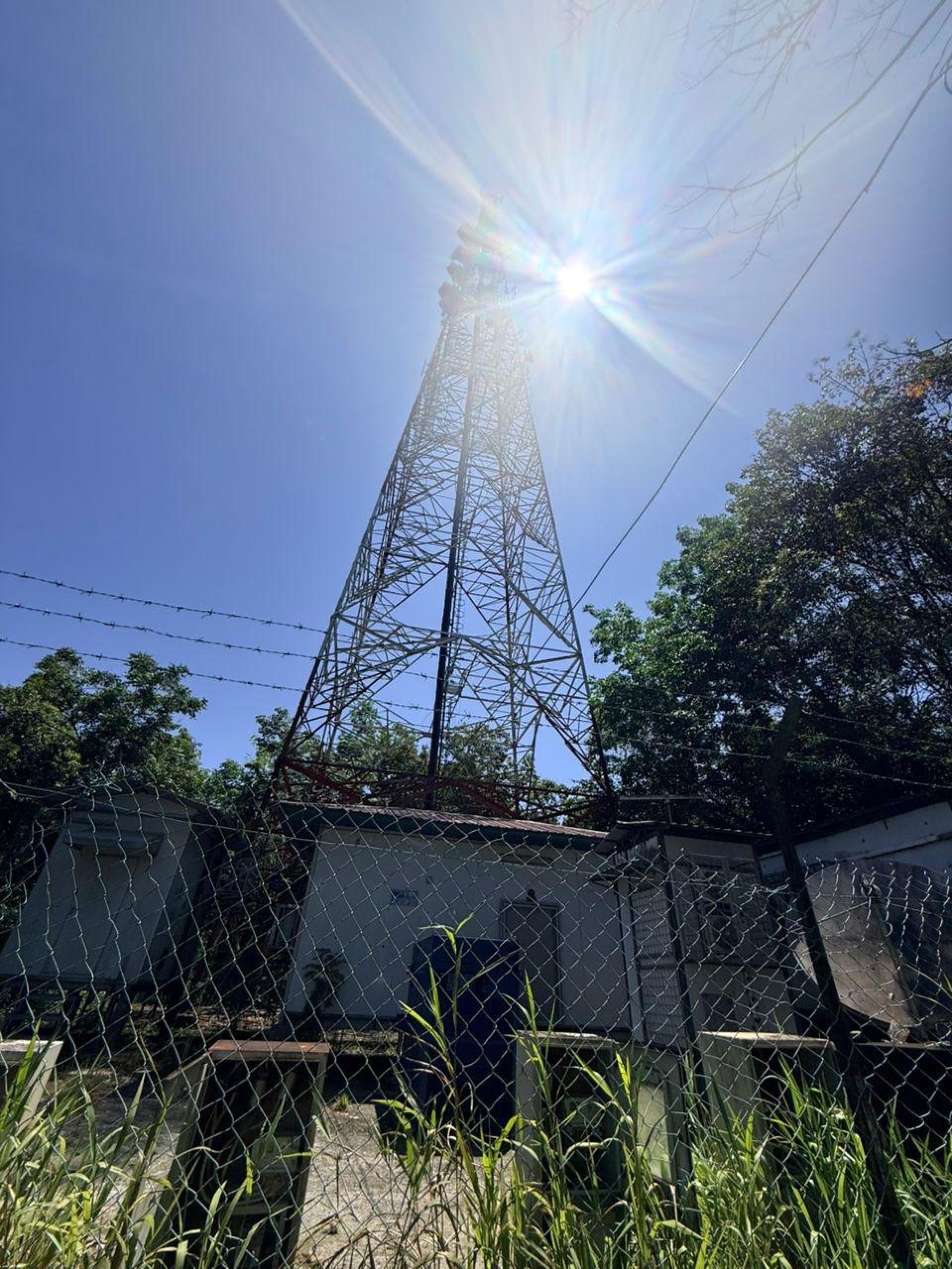 ●弄拉玛镇手机电讯讯号不稳近两周，居民不满“付费却无服务””。