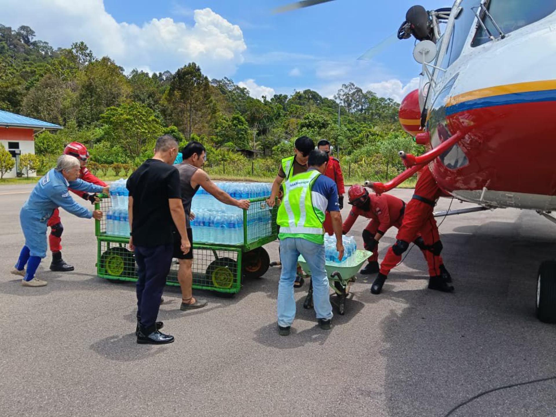 多机构联合展开救援行动，确保8700公斤援助物资顺利送达灾区。