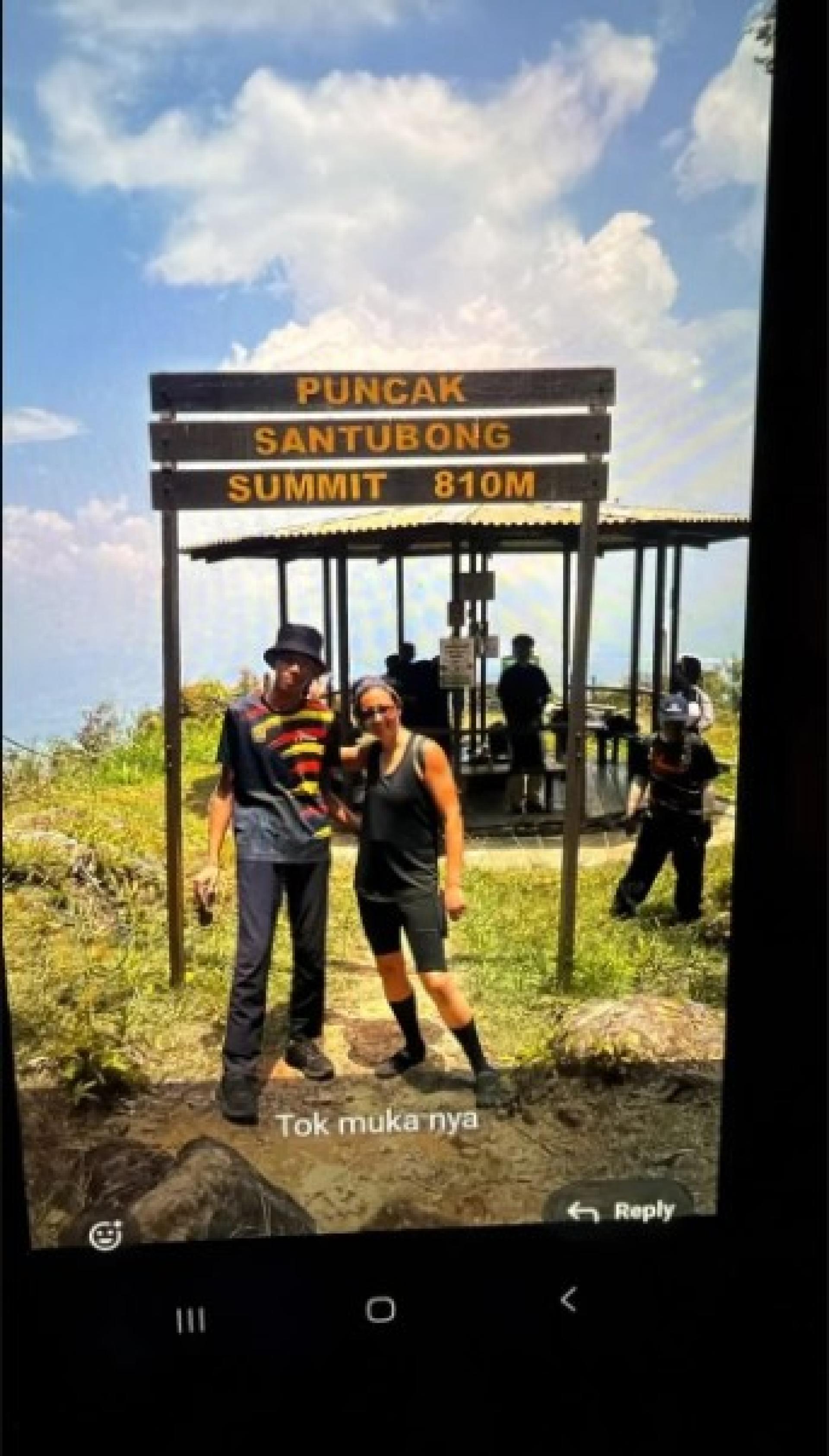 失踪的澳洲登山女子（右）。