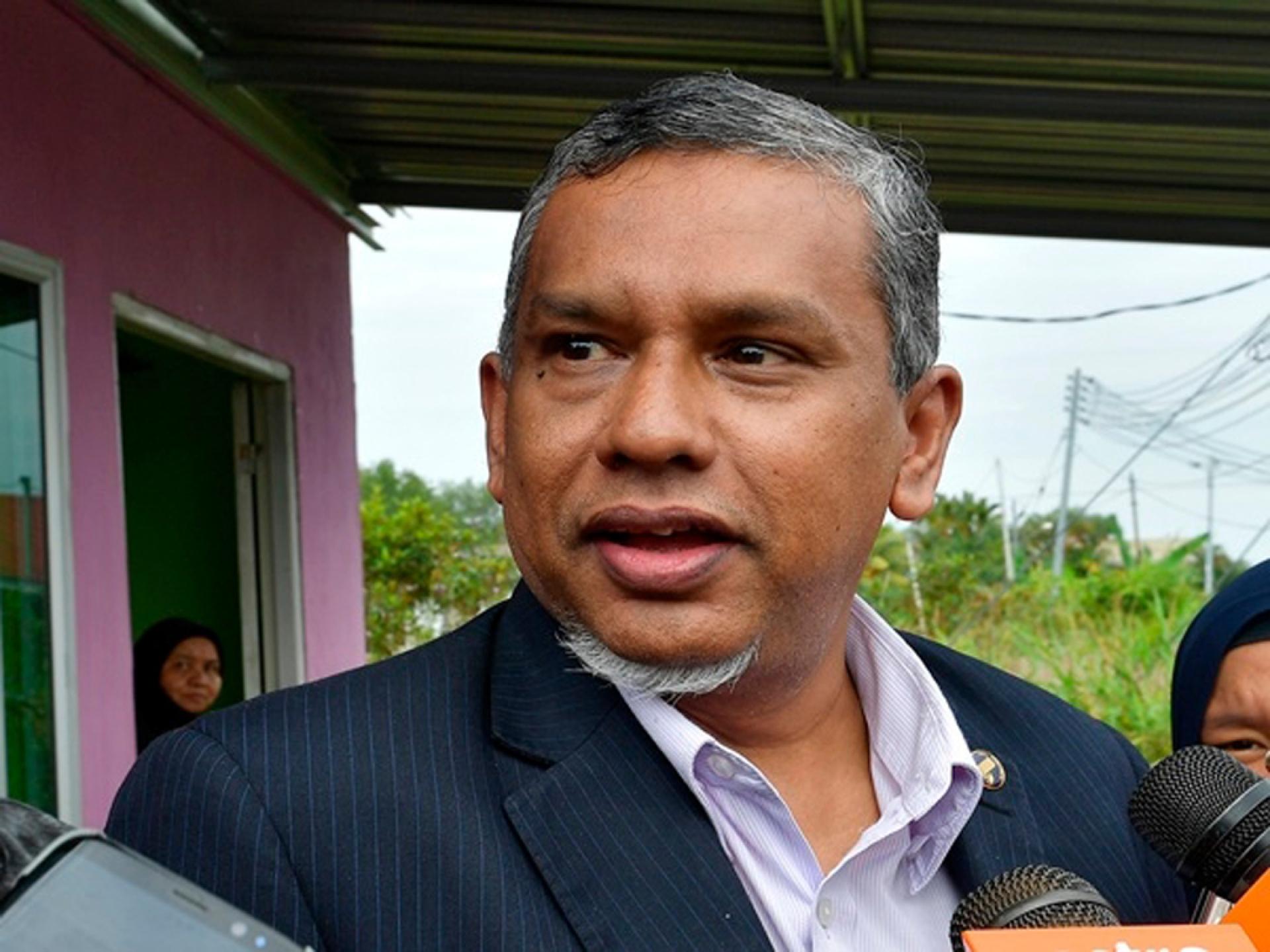 哈尼巴认为，议员在议会上提出建设性解决方案，并不意味着对王室御令不尊重。